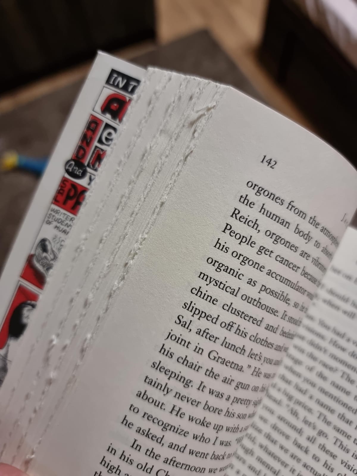 On the Road: The Original Scroll: (Penguin Classics Deluxe Edition) customer photo 2