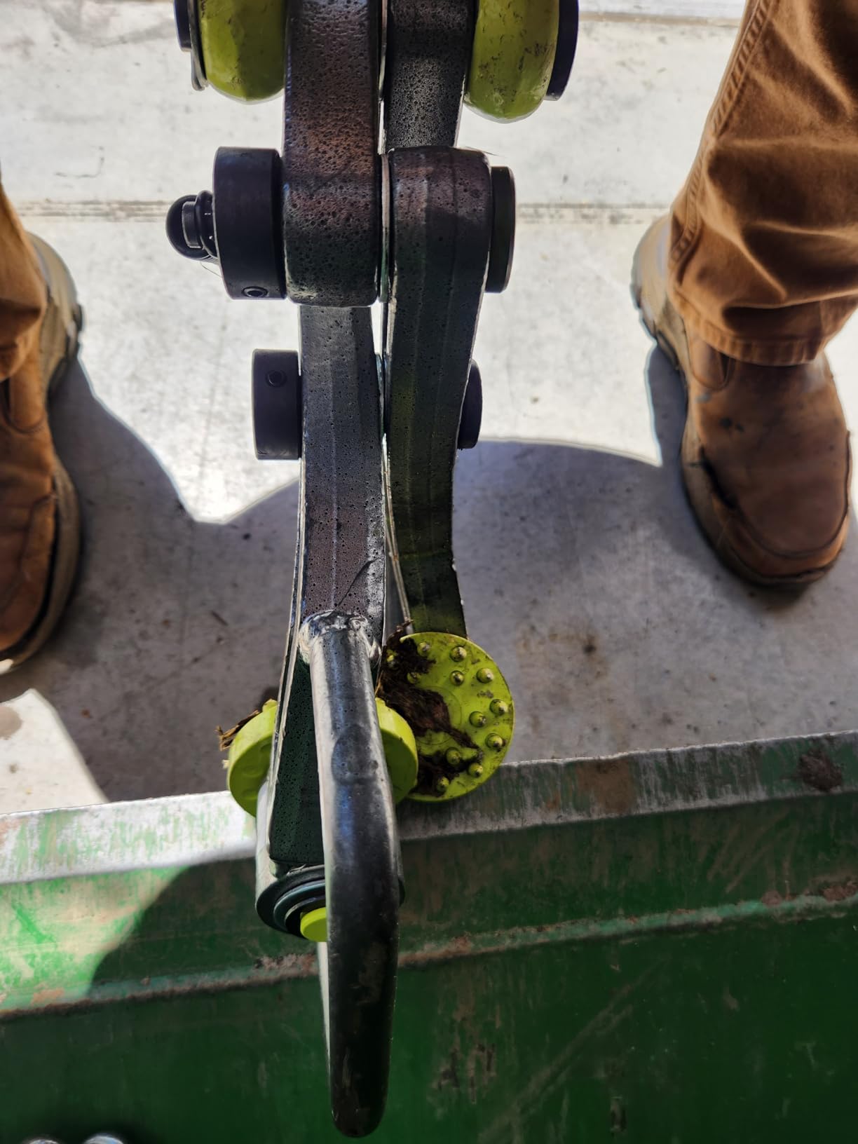Brush Grubber BG-11 Xtreme Brush and Tree Stump Puller Remover Tool with No Slip Gripping Teeth, Rotating Grip Pads, and Handles customer photo 2