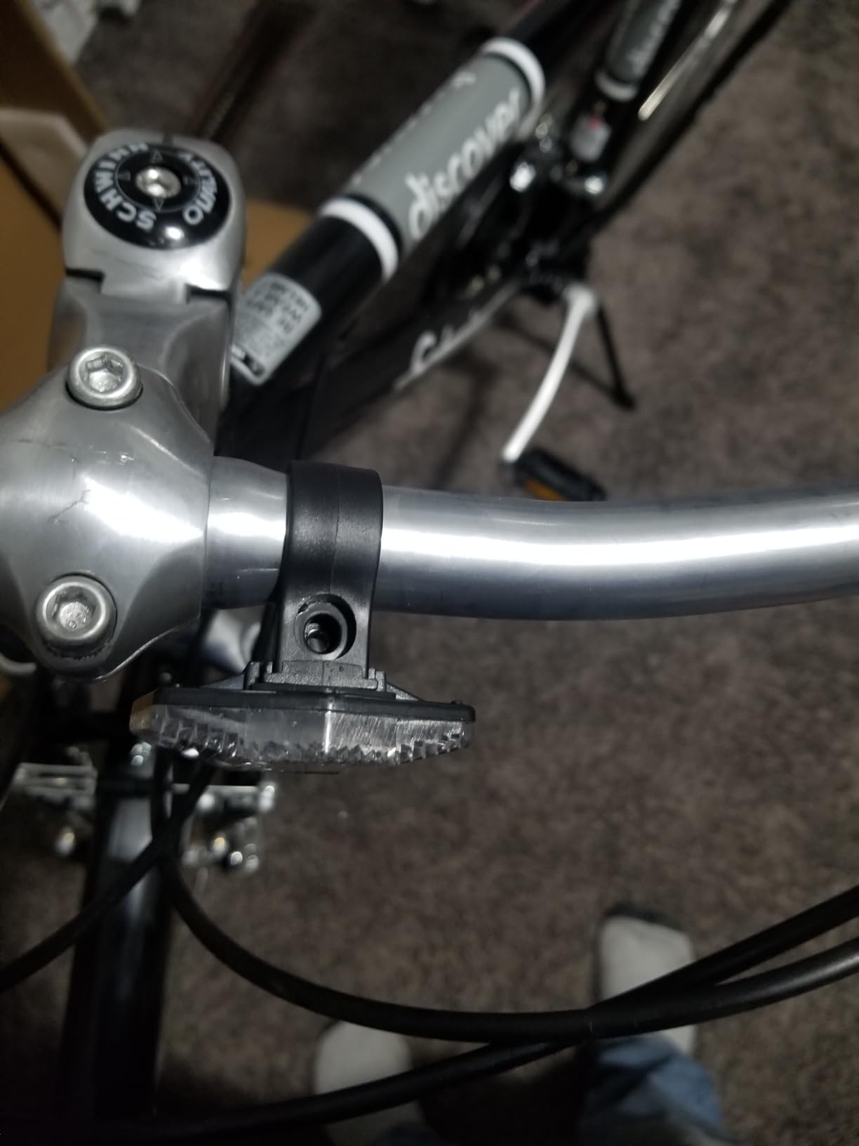 Schwinn Discover Hybrid Bike, Mens and Womens, 21-Speed Hybrid Bicycle, Aluminum Frame, Front Suspension, Alloy Linear Pull Brakes, Adult Bicycle customer photo 1