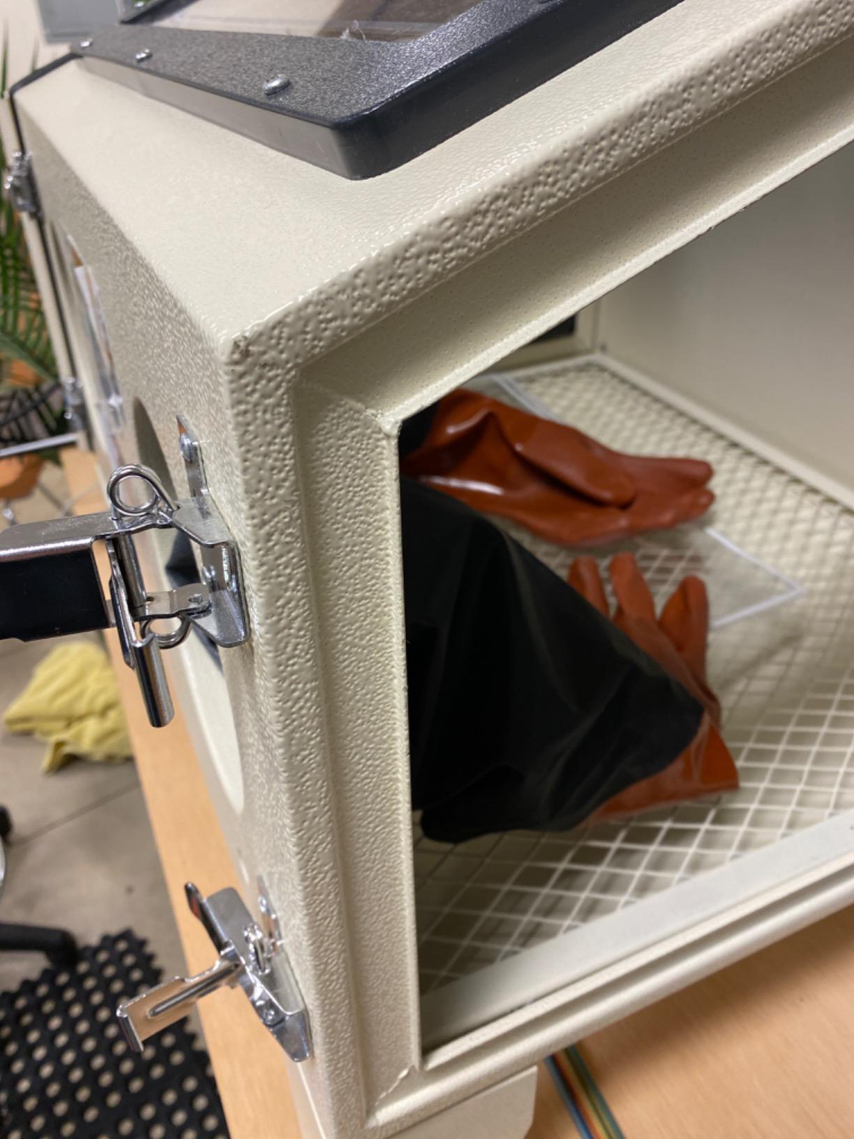 Shop Fox M1114 Benchtop Sandblaster customer photo 1