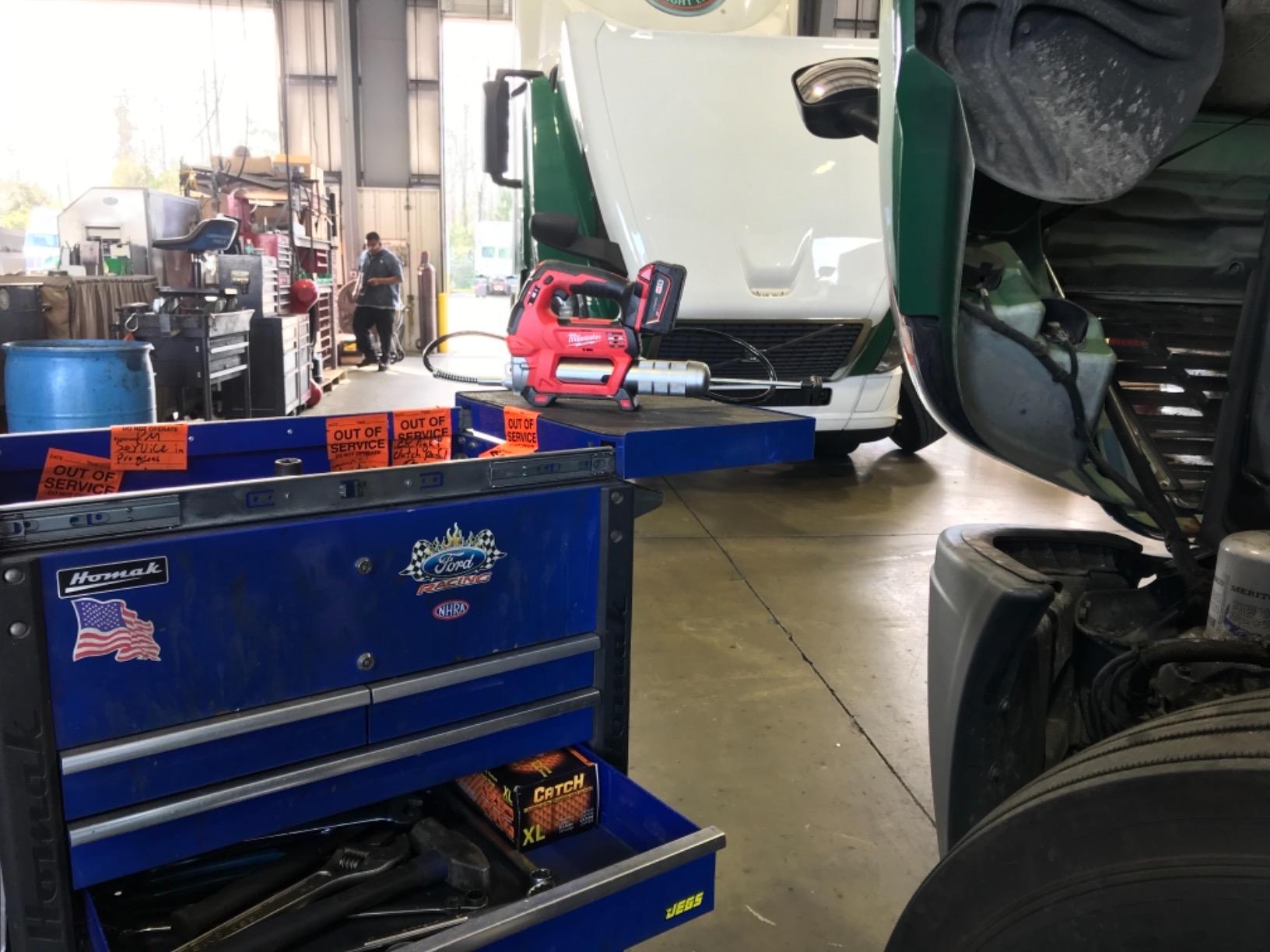 Milwaukee 2646-20 M18 2-speed Grease Gun, Bare Tool customer photo 1