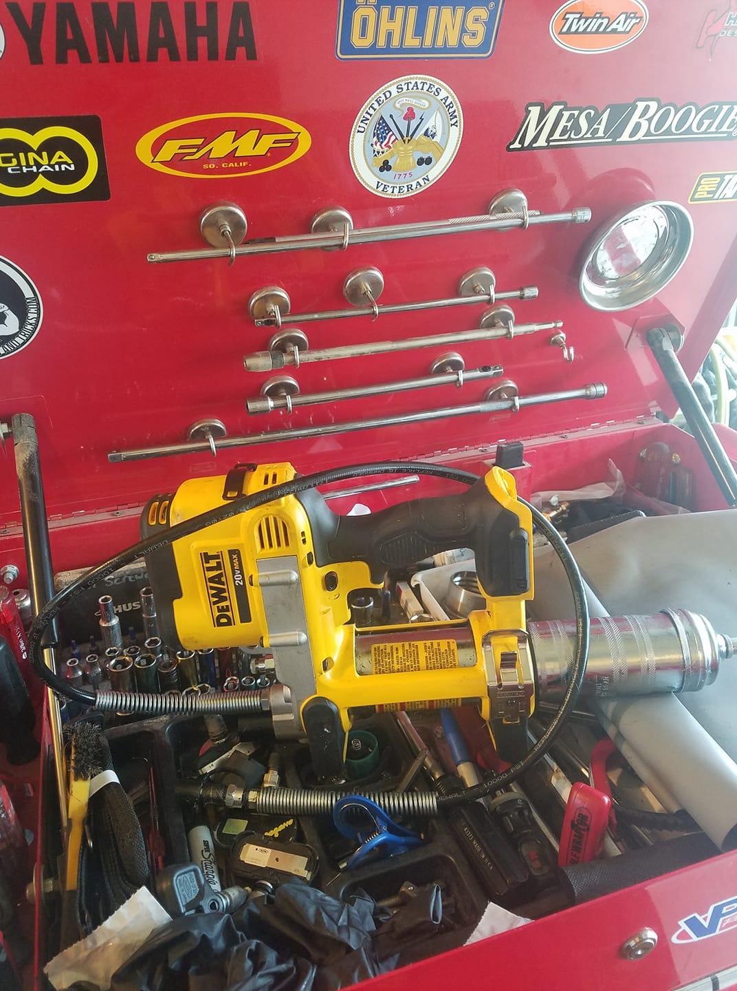 DEWALT Grease Gun 20V MAX, Cordless Electric Grease Gun 42