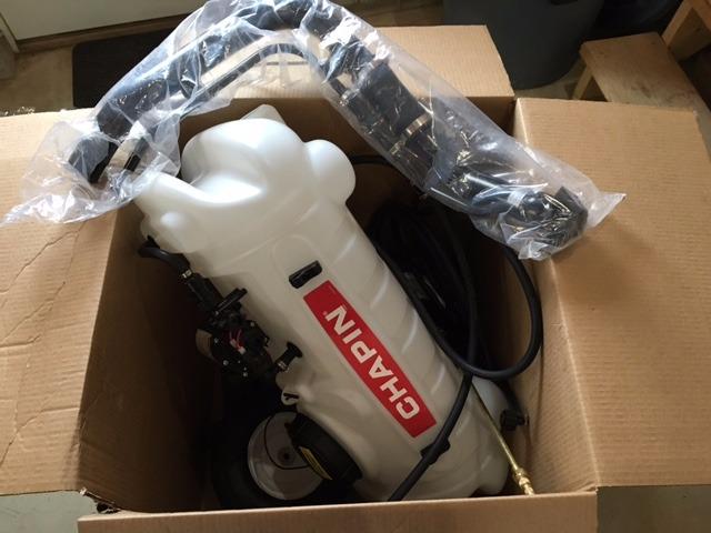 Chapin International Inc. 97600 15-Gallon, 12-Volt EZ Tow Dripless Fertilizer, Herbicide and Pesticide Sprayer, 15-Gallon (1 Sprayer/Package) customer photo 1