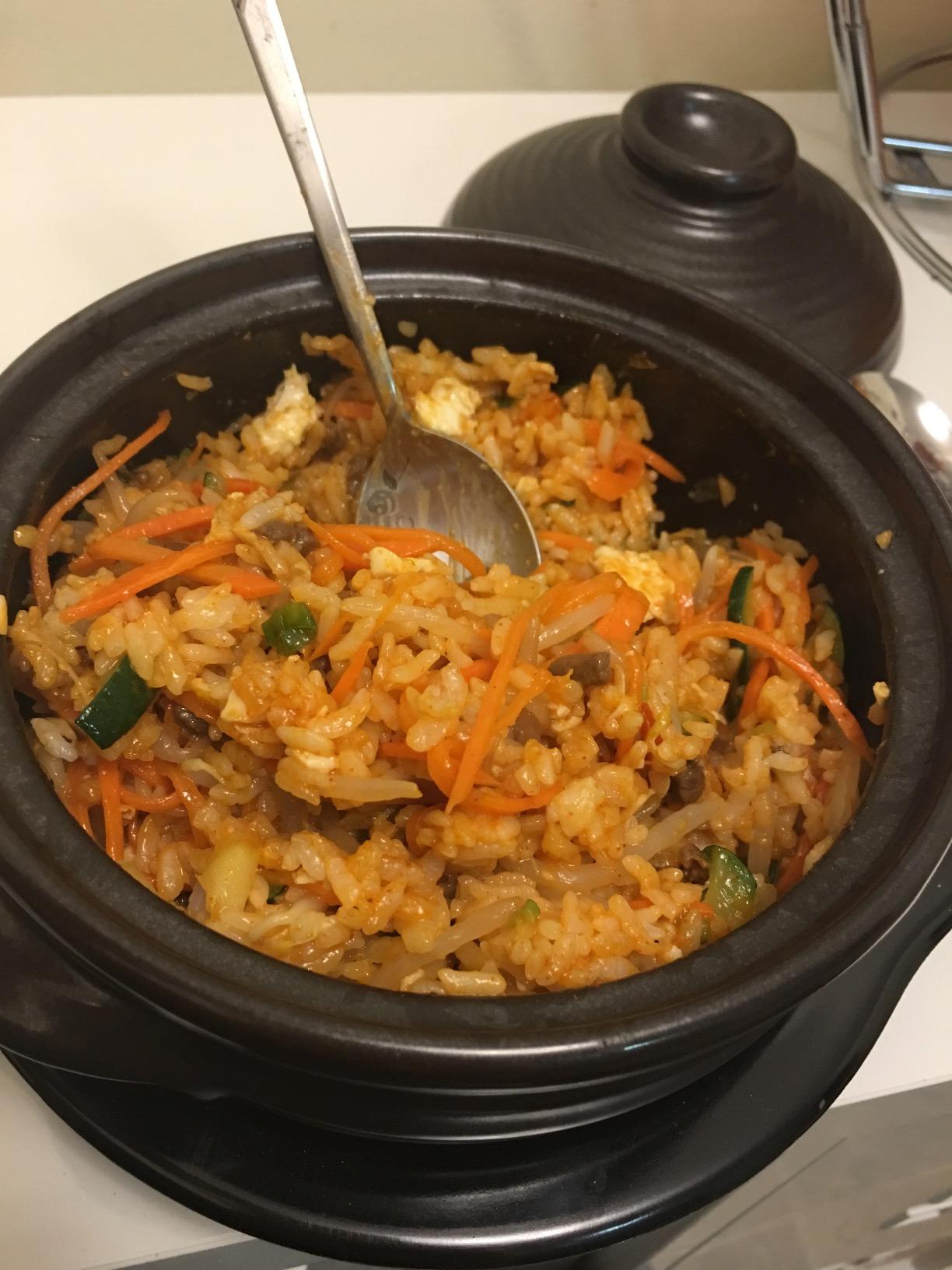 Crazy Korean Cooking Korean Stone Bowl (Dolsot), Sizzling Hot Pot for Bibimbap and Soup - Premium Ceramic (Medium with Lid) customer photo 1