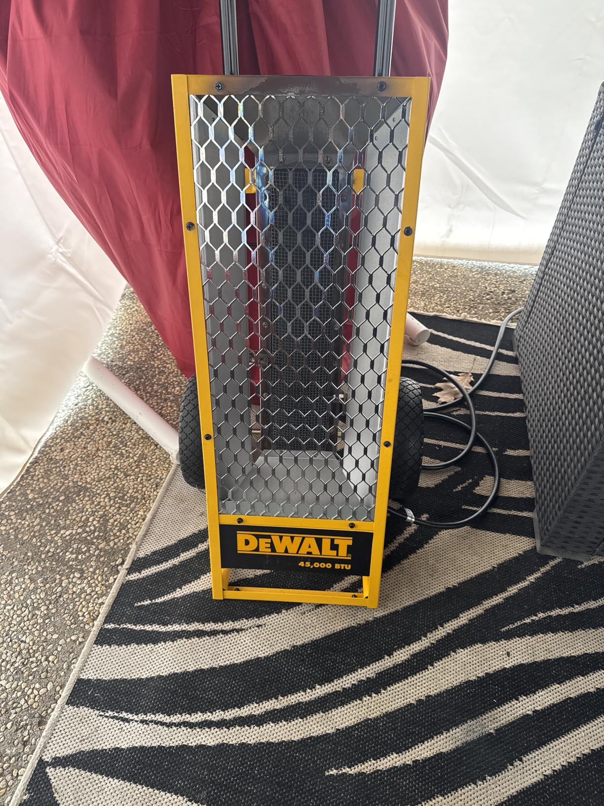 DEWALT 45,000 BTU Portable Radiant Propane Heater customer photo 1