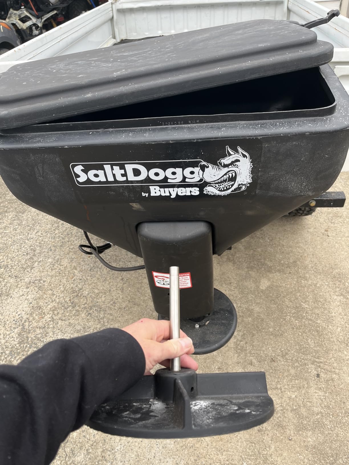 Buyers Products TGS02 SaltDogg Tailgate Salt Spreader, Made In The USA, 4.0 cu ft/300lbs Capacity, Horizontal Auger Feed, Salt Spreader For Residential & Light Commercial Work customer photo 2