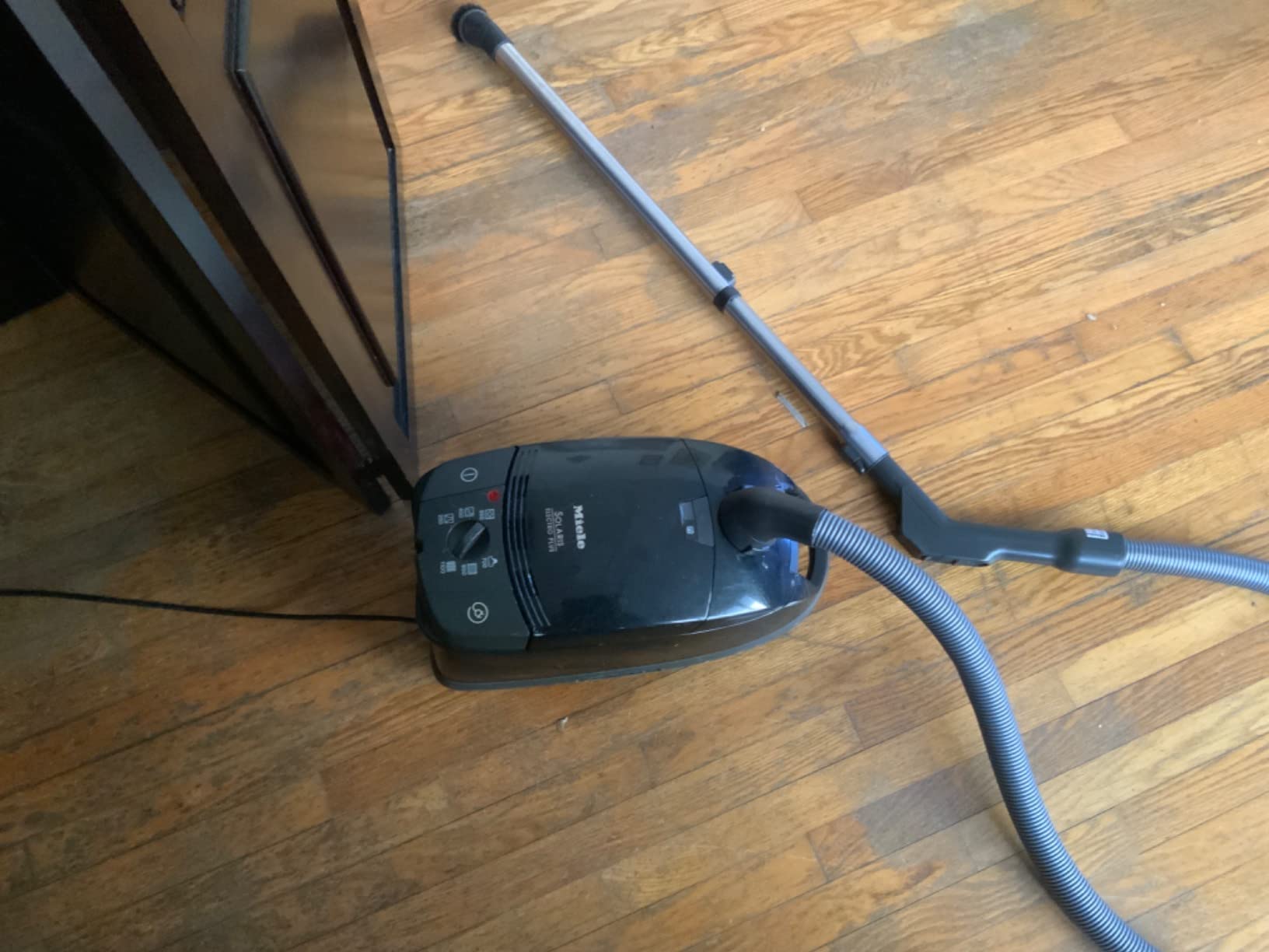 Miele Complete C3 Marin Bagged Canister Vacuum Cleaner with Electrobrush Floorhead, Suitable for Carpets and Hard Floors, in Marine Blue customer photo 1