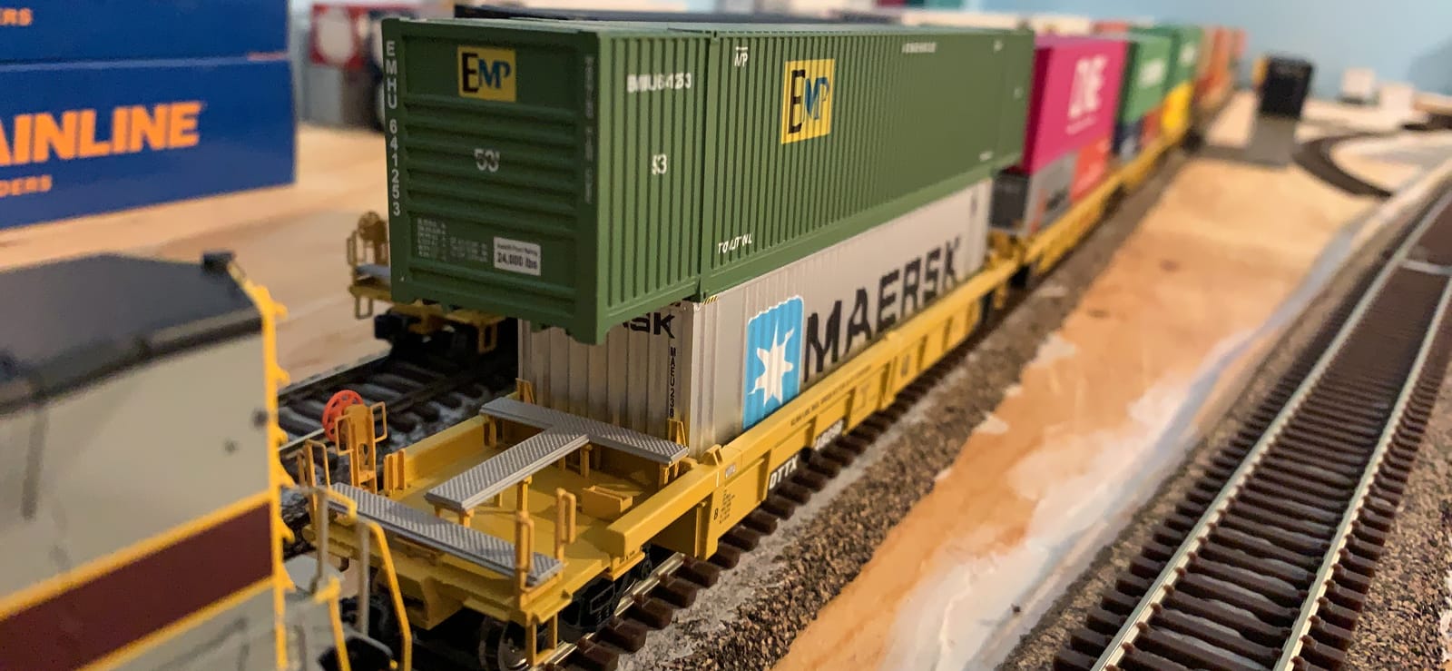 Walthers SceneMaster HO Scale Model of Canadian National (White, Black, Green) 53' Singamas Corrugated Side Container, 949-8501 customer photo 2