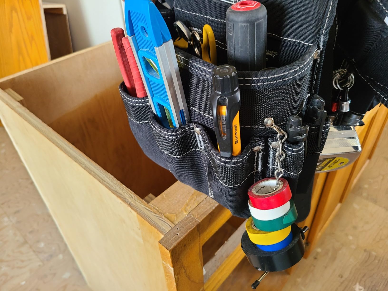 Gatorback Professional Electrician Tool Belt B240 Deluxe Package, Medium | Patented Ventilated Back Support Comfort System with Suspenders, Drill Holster & Work Gloves customer photo 1