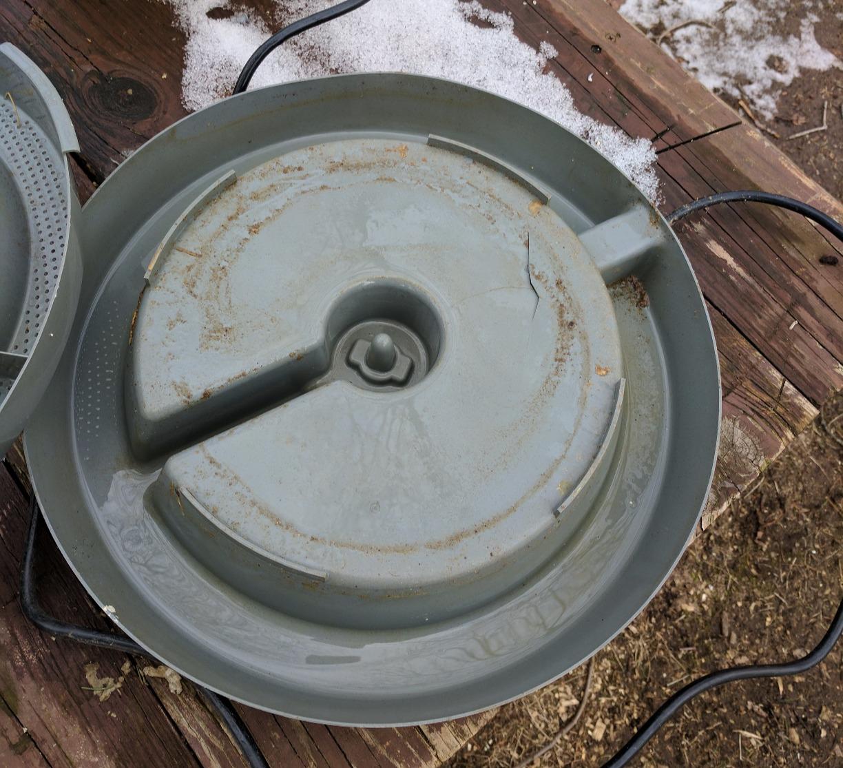 K&H Pet Products Thermo-Poultry Waterer 2.5gal (Heated) Gray 60 Watts - No Roost Top & Non-Spill Refill customer photo 2