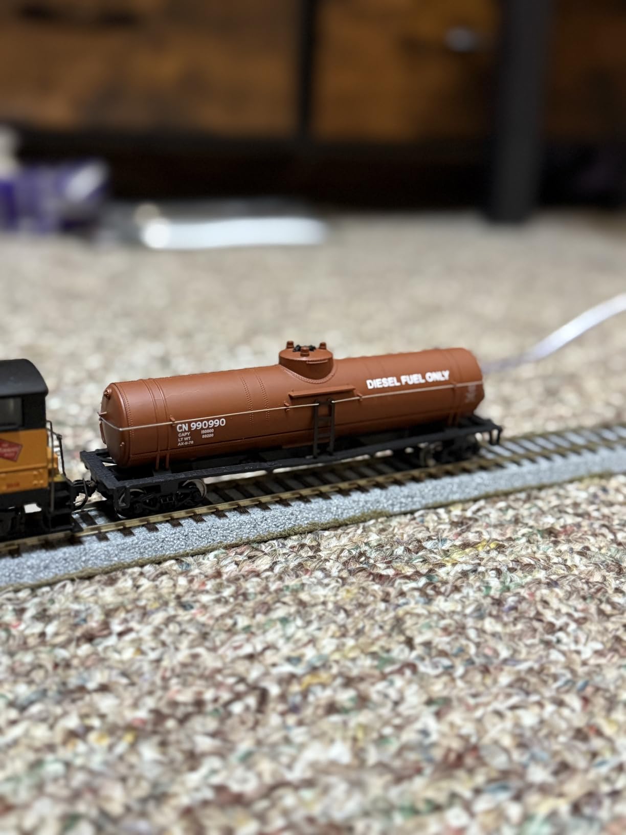 Walthers Trainline Tank Car-Ready to Run-Canadian National (Boxcar Red, Diesel Fuel Service) 931-1445 HO Scale Model Railroad - Freight Model customer photo 1