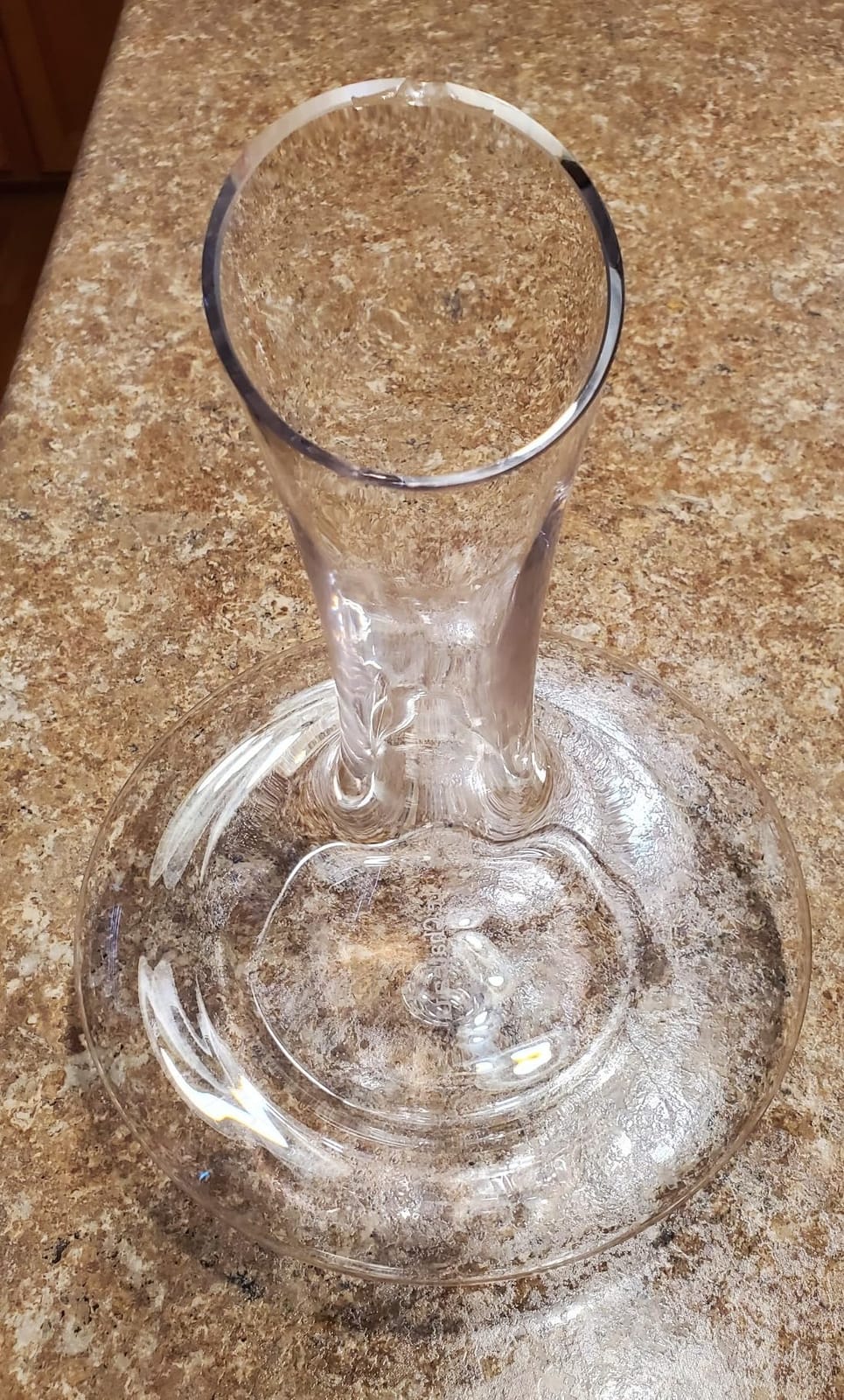 Le Chateau Large Elegant Crystal Wine Decanter with Aerator - 750ml Glass Decanter - Hand-Blown Lead-Free Clear Glass Carafe with Aerator - Hand Held Gifts Red Wine Accessories/for Wine Lovers customer photo 1