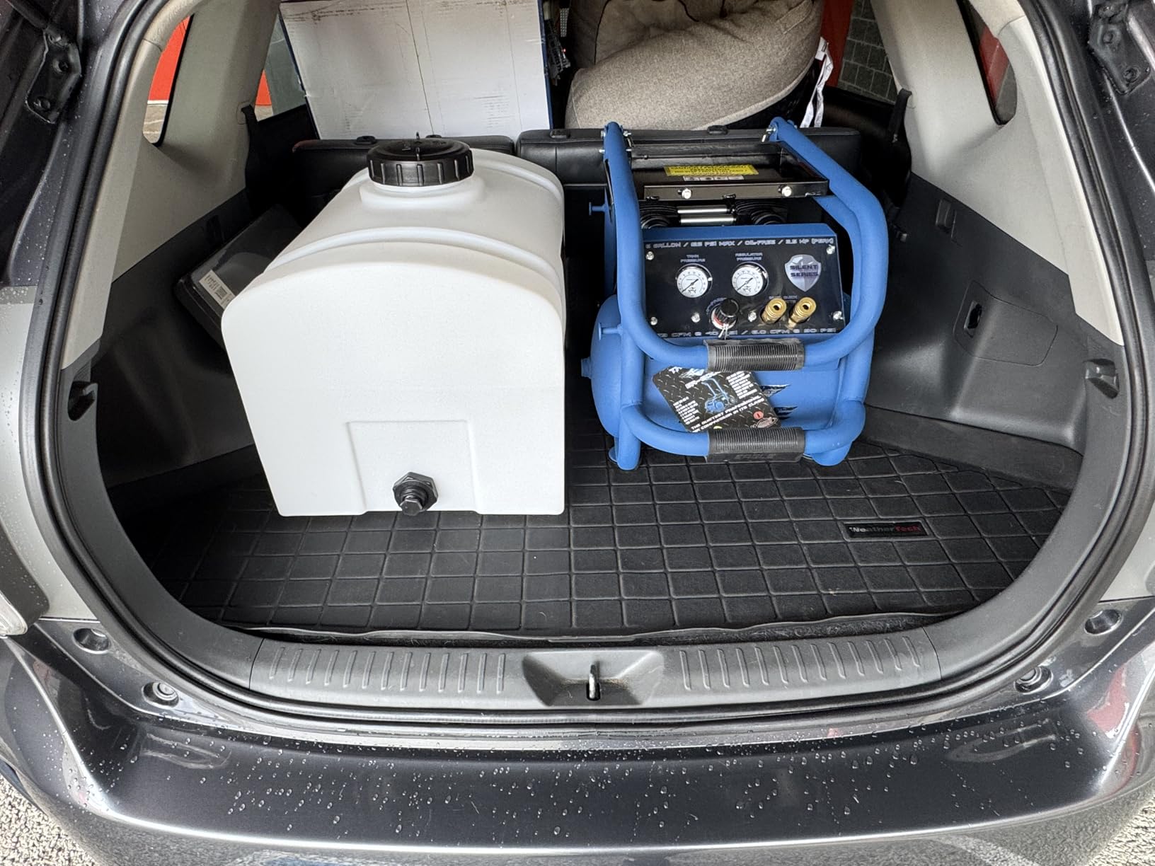 82123899 26 Gallon Polyethylene Domed Water Tank, Square Horizontal Reservoir customer photo 2