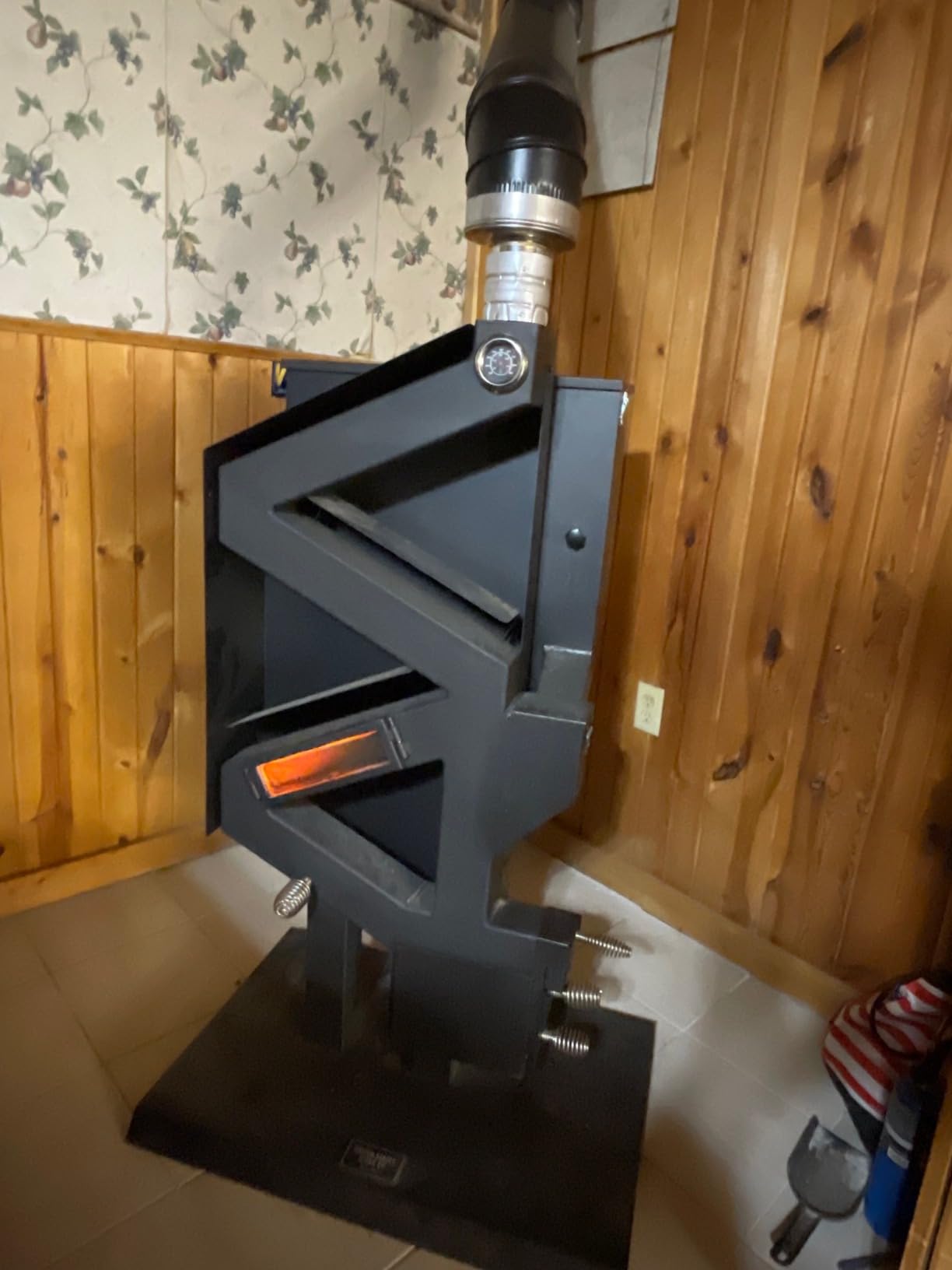 US Stove GW1949 Wiseway Non-Electric Pellet Stove | 40,000 BTUs, Heats Up To 2,000 Sq Ft, 60lb Hopper, Up To 30hr Burn customer photo 1