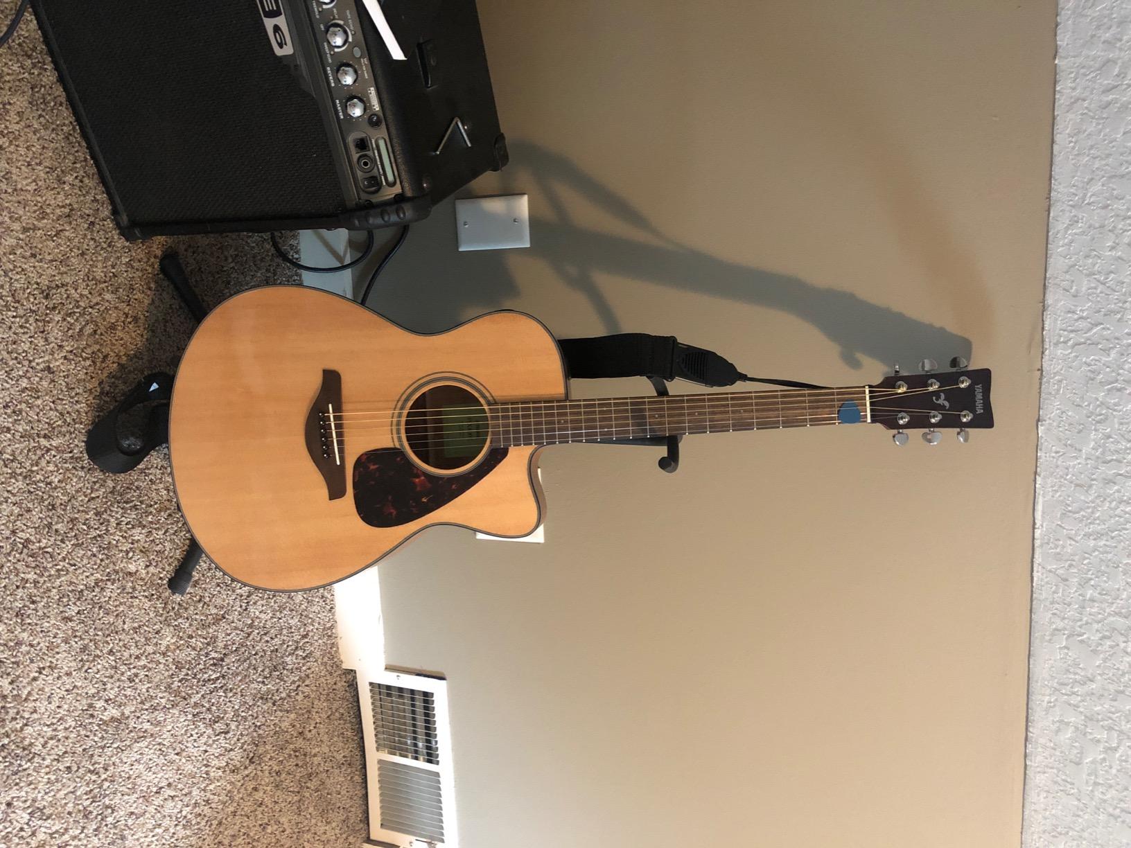 Yamaha FSX800C Small Body Solid Top Cutaway Acoustic-Electric Guitar, Natural customer photo 1