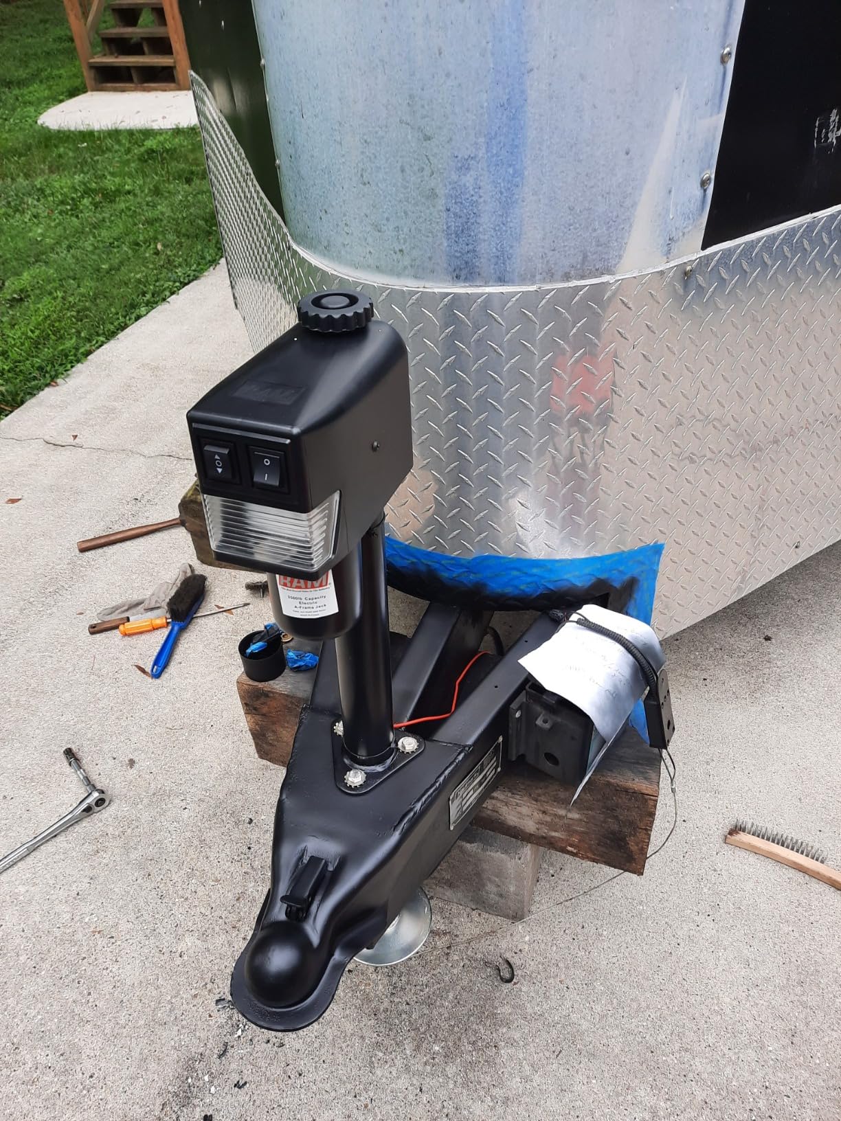 RAM Trailer Products EJ-3520-BBX 3,500 lb. Electric Trailer Jack with Drop Leg - Black customer photo 2
