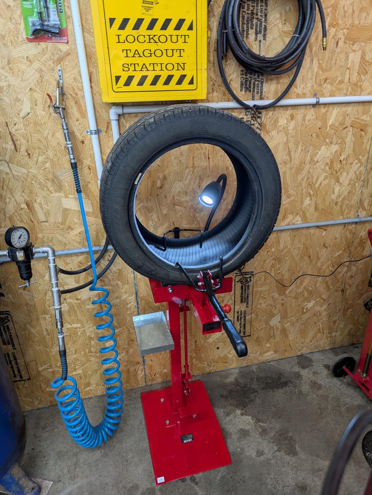Vevor Manual Tire Spreader Portable Tire Changer with Stand Adjustable LED Light Tire Spreader Tool for Light Truck and Car customer photo 1