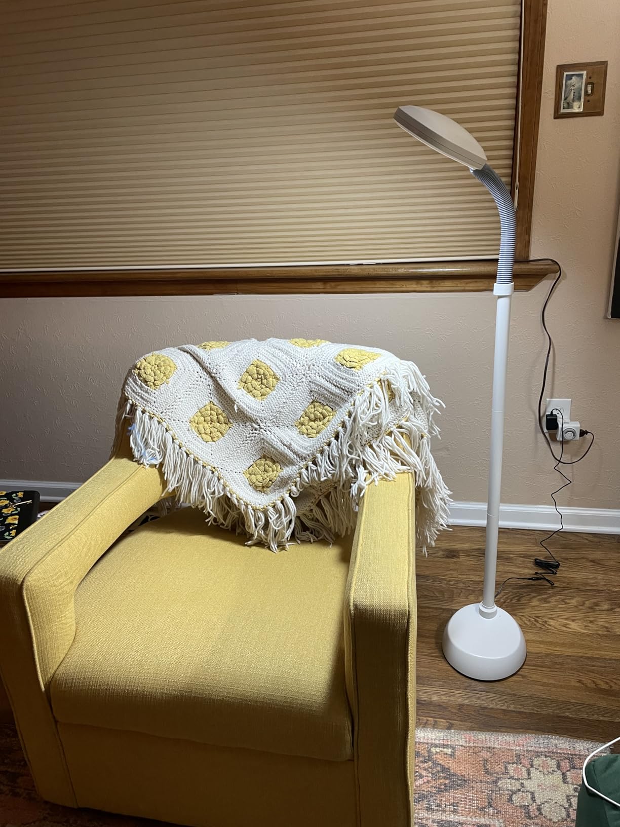 Brightech Litespan - Bright LED Floor Reading Lamp for Over Chair Crafts and Reading, Estheticians' Light for Lash Extensions, Adjustable Standing Lamp for Living Room, Bedroom, Office - White customer photo 2