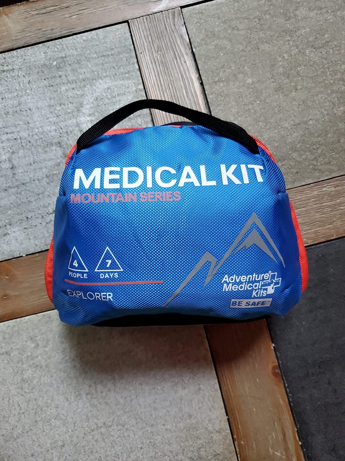 Adventure Medical Kits Mountain Series Medical Kit - Explorer - Emergency Medical First Aid Kit - For 4 People for 7 Days - Comes with a Trauma Pad, Medicine, Guide Book & More customer photo 1
