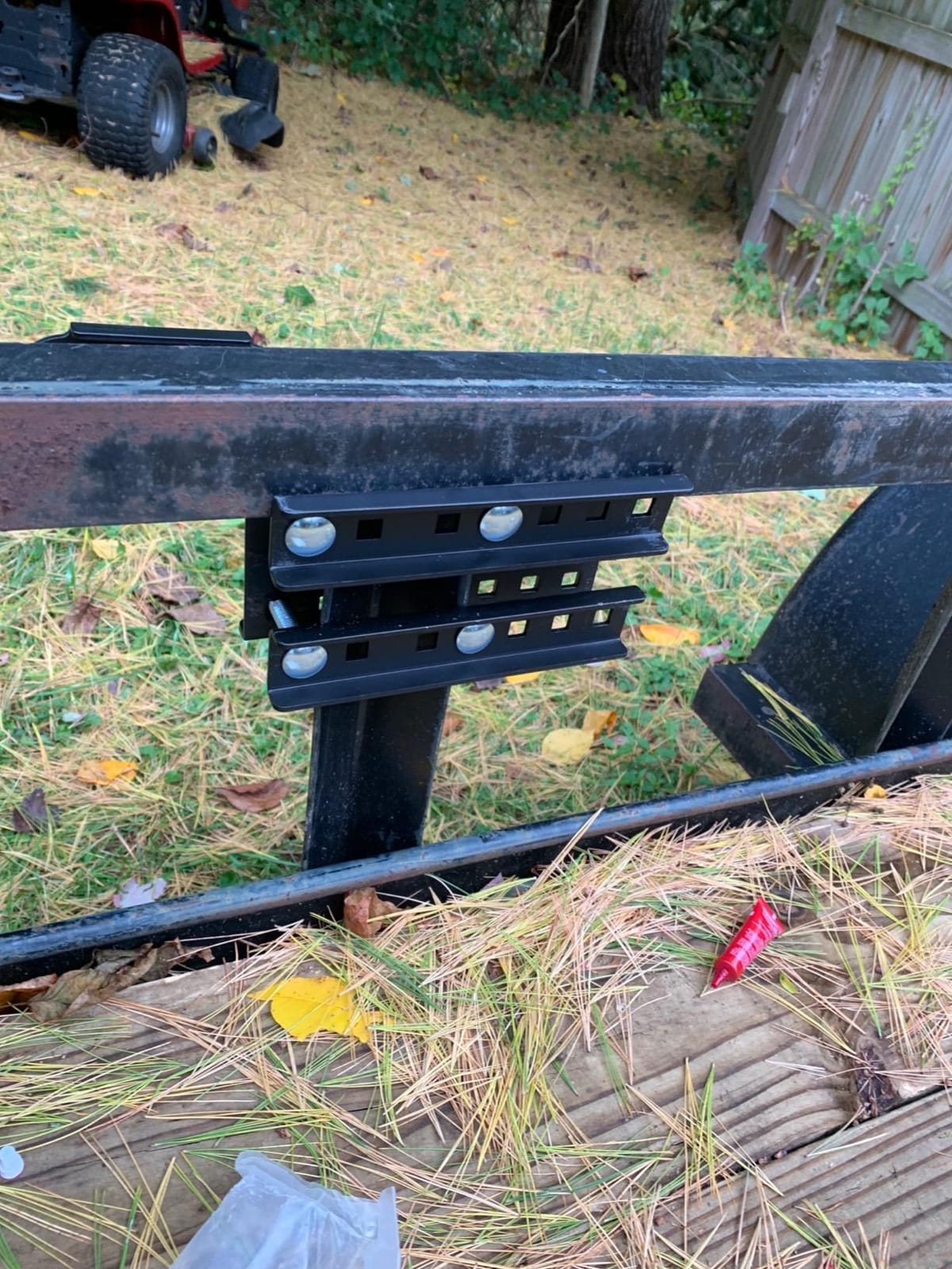 Camco EAZ-Lift Trailer Spare Tire Mount - Spare Tire Carrier Features Non-Permanent Mount & Fits Trailer Frames Up to 6 X 3 1/2-in - Constructed of Durable, Powder-Coated Steel (48474) customer photo 1