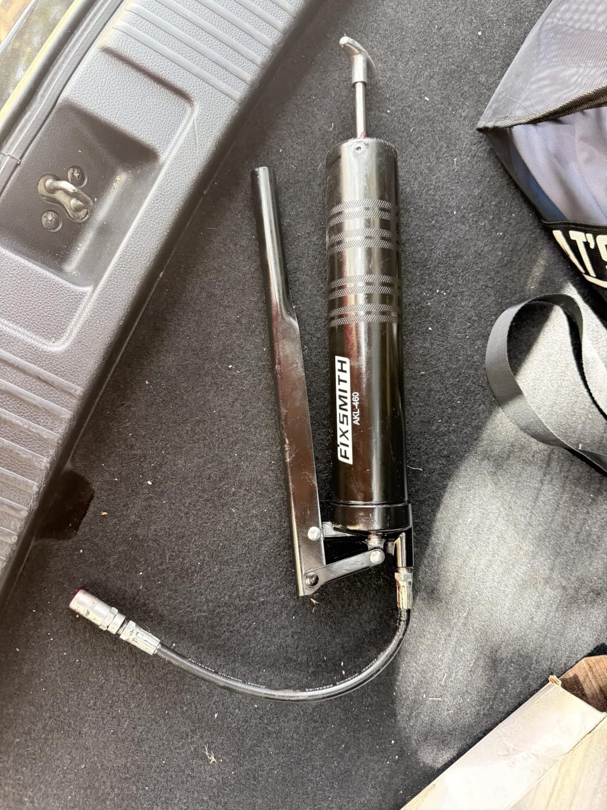 Professional Lever Action Grease Gun - Heavy Duty Construction | 10,000 PSI Max Pressure customer photo 1