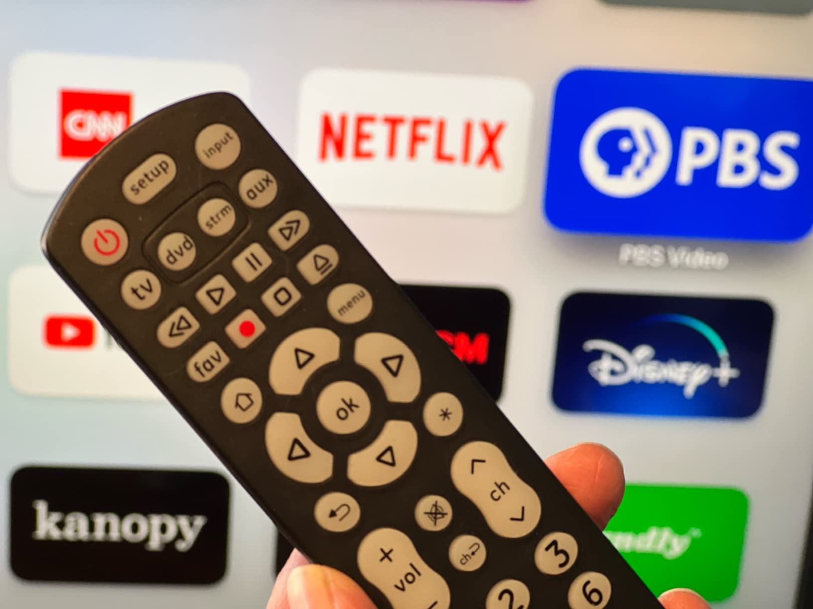 GE Backlit Buttons Universal Remote Control, Samsung TV Remote Control | Samsung Remote Control Replacement for Smart TV, Roku Remote Replacement, Vizio, LG TV, Sony, 4-Device, Black, 40081 customer photo 2