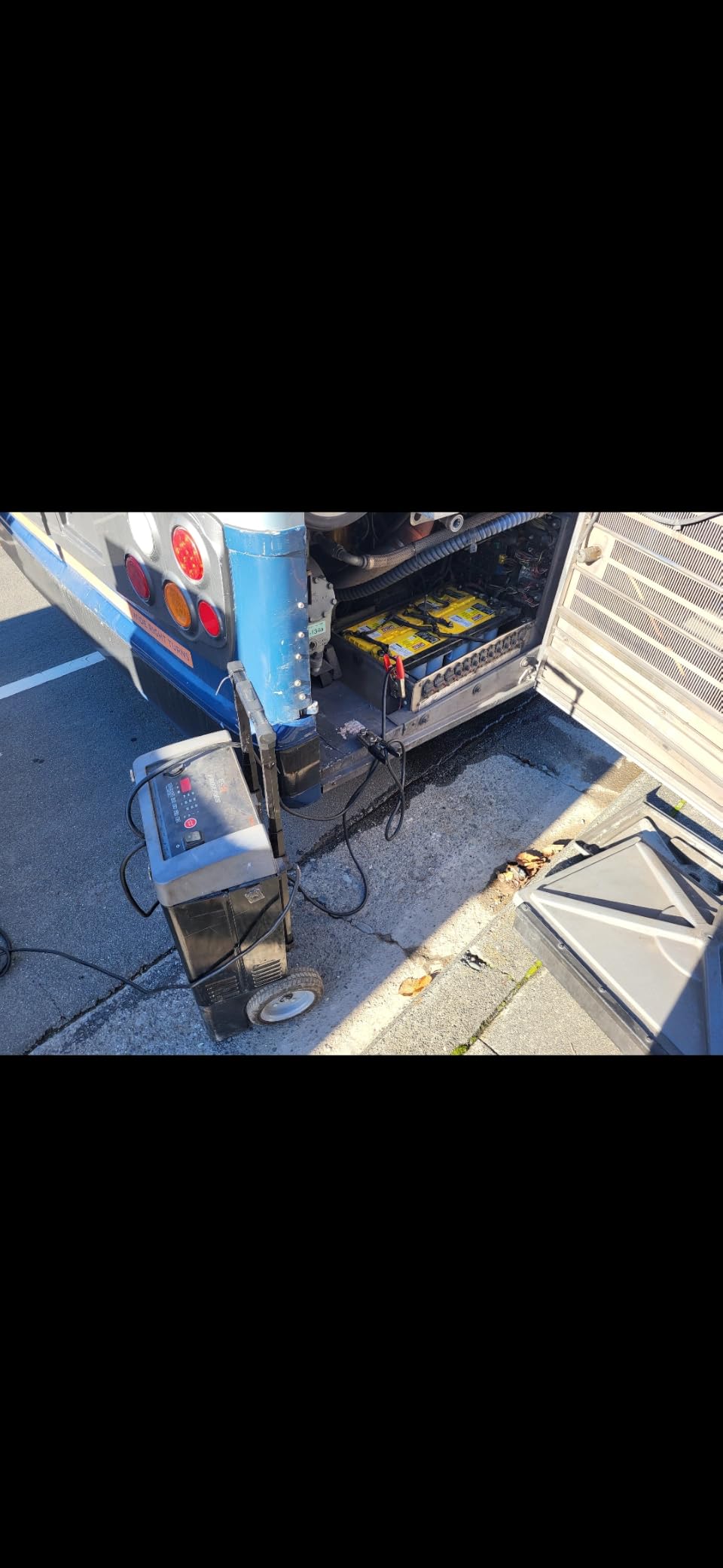 Schumacher Electric DSR ProSeries 6V / 12V / 24V Automatic Battery Charger & Engine Starter - 330A Heavy Duty Engine Starter - Truck, SUV & Boat Compatible - Fully Automatic - DSR124 customer photo 1