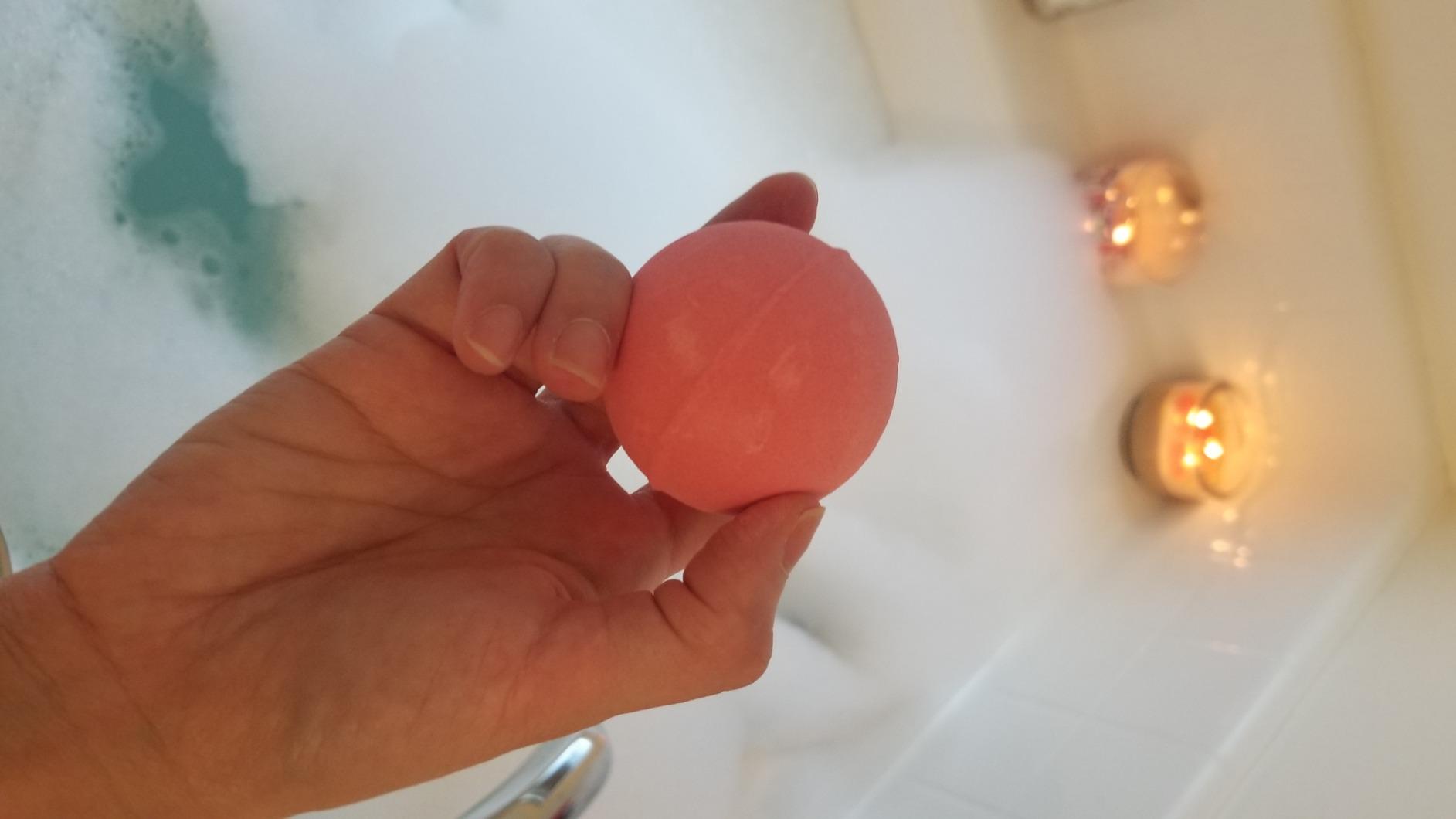Aofmee Bath Bombs, 7pcs Bubble Bath Bombs for Women, Natural Handmade Fizzies Gift Set, Spa Organic Bathbombs for Kids, Essential Oil Personal Care Bath Gift for Birthday Mothers Day Christmas customer photo 2