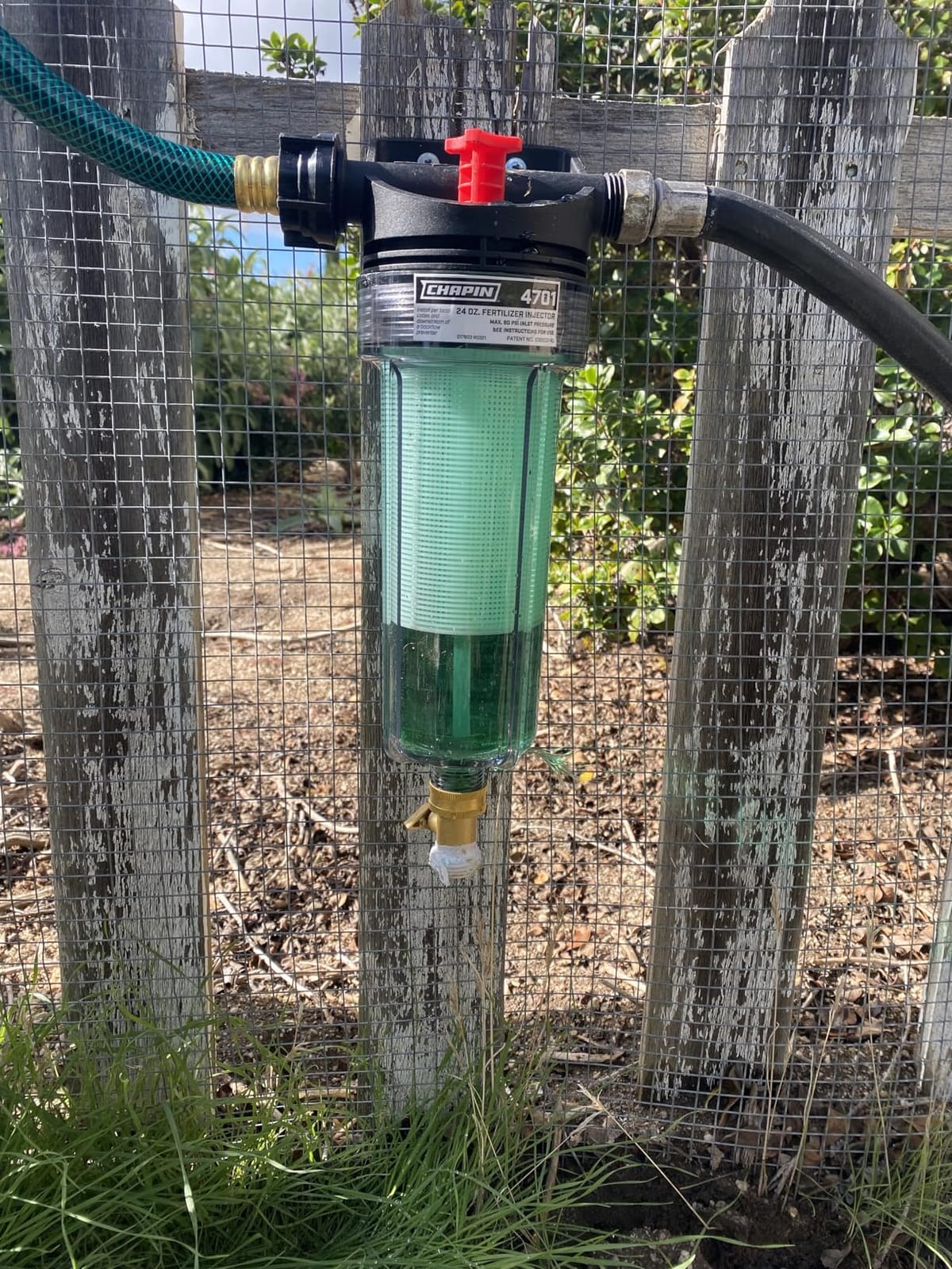 Chapin 4701 HydroFeed 24-Ounce in-Line Auto-Mix Fertilizer Injector System, 24-Ounce, Drip Irrigation System (1 Feeder/Package) customer photo 1