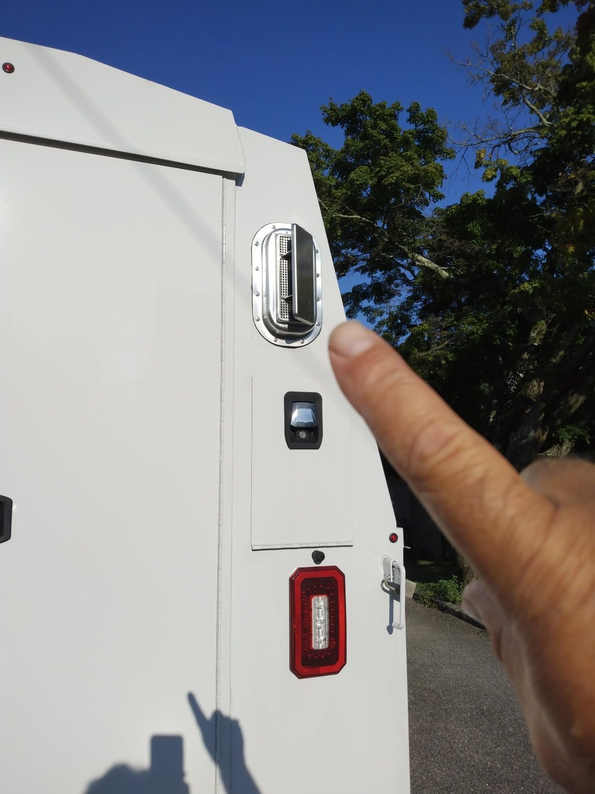 Aluminum High-Profile Popup Roof Vents for Horse Enclosed Trailers & RVs - 1 Pair (includes Gaskets) customer photo 1