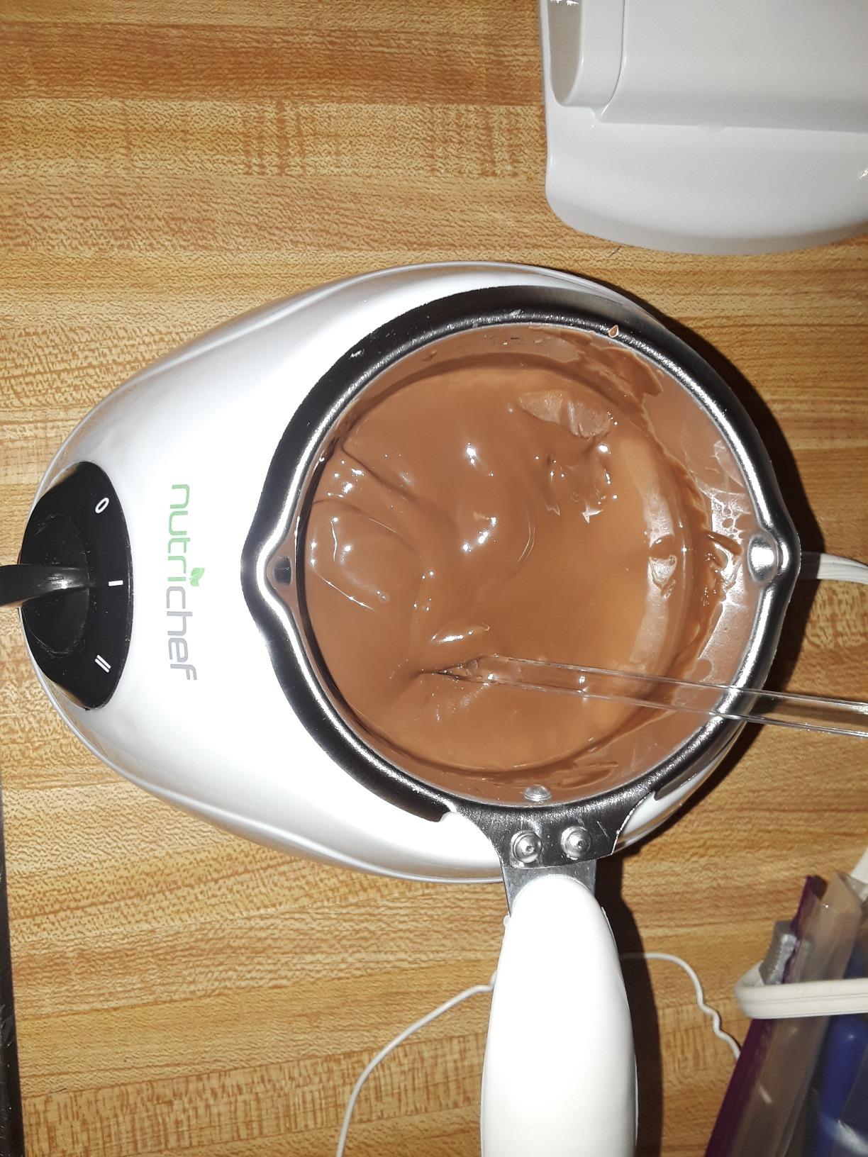 NutriChef Electric Fondue Pot | 25W Chocolate Melting Warmer | 8.8 Oz Capacity | Keep Warm Dipping Function & Removable Pot | Perfect for Melting Chocolate, Butter & Cheese | White customer photo 2