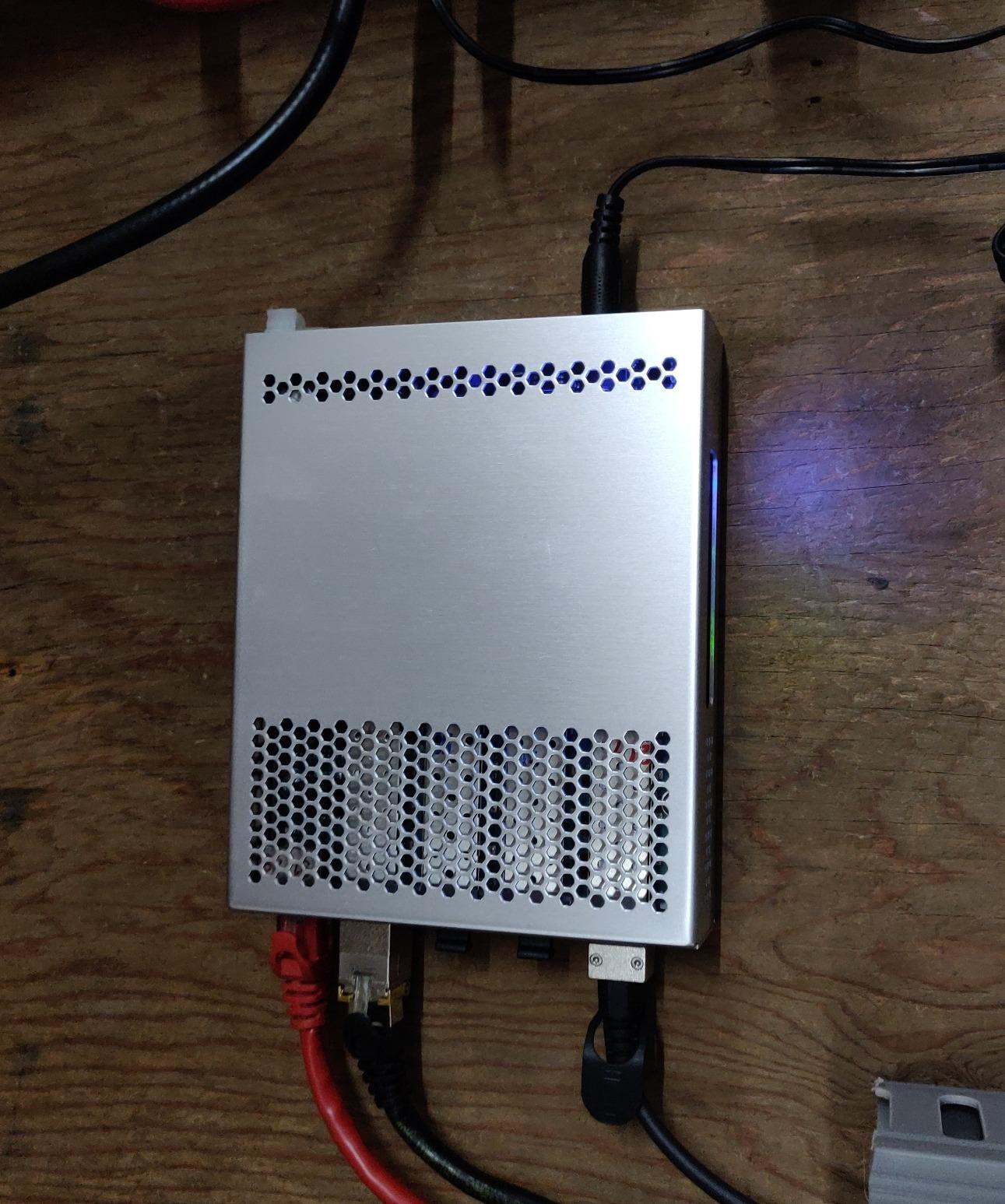 MikroTik CRS305-1G-4S+IN 4-Port 10G SFP+ Managed Switch customer photo 2