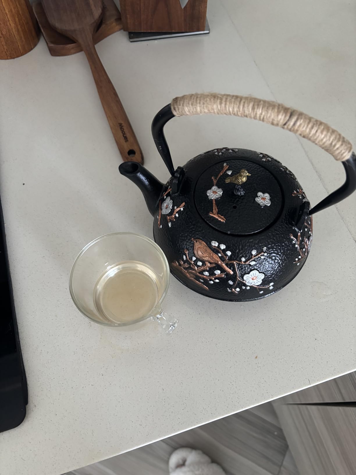 YJX 40.6oz Cast Iron Teapot for Stovetop, Japanese Style Tea Kettle with Infuser for Loose Tea, Internal Enamel, Induction Cooker Safe customer photo 1