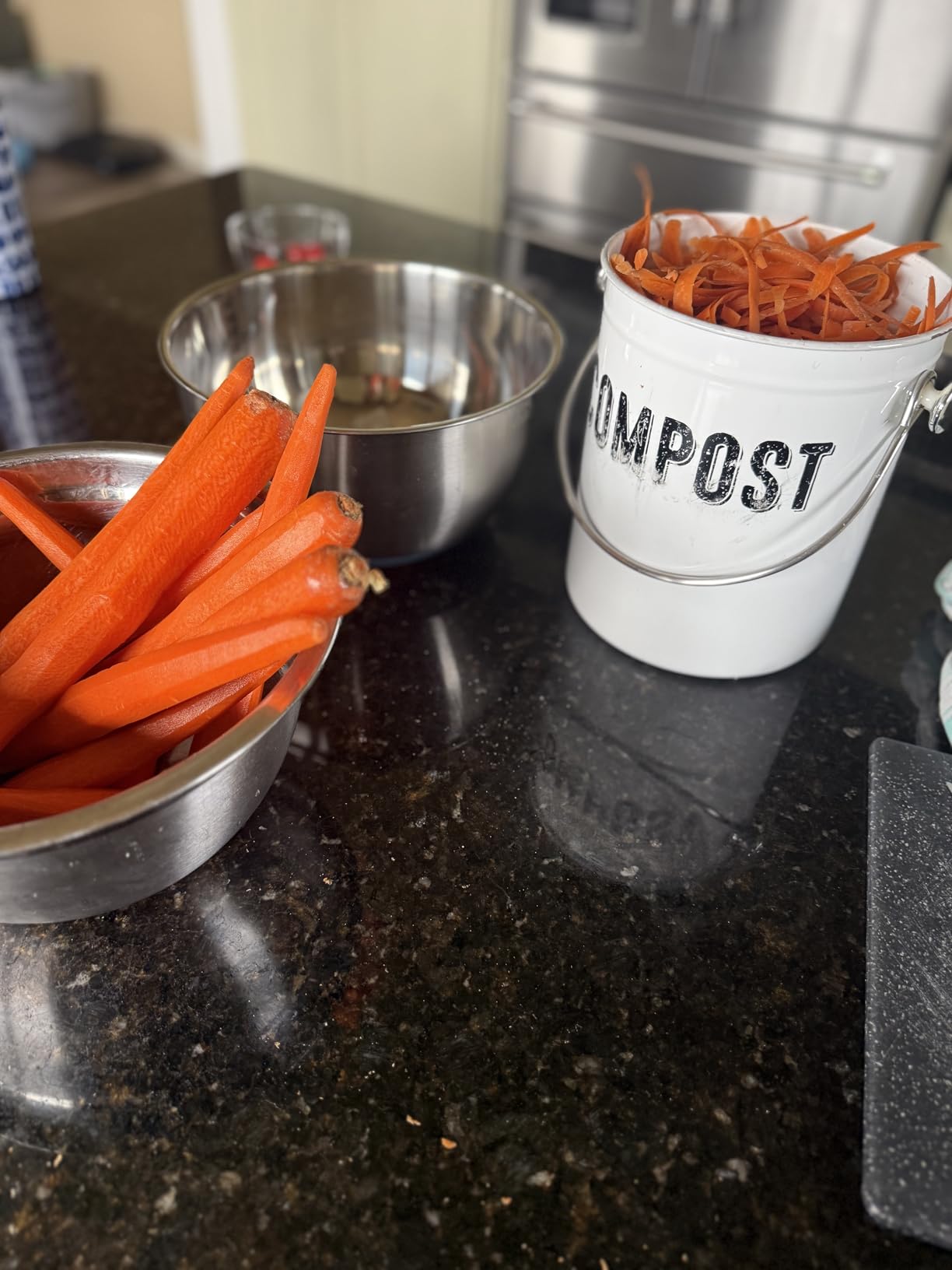 Granrosi Compost Bin Kitchen Counter, 1.3 Gallon, 3 Charcoal Filters | Countertop Composter Pail with Lid, Stainless Steel Counter Top Bin, Rust-Free Farmhouse Indoor Compost Bucket, White Oval customer photo 1