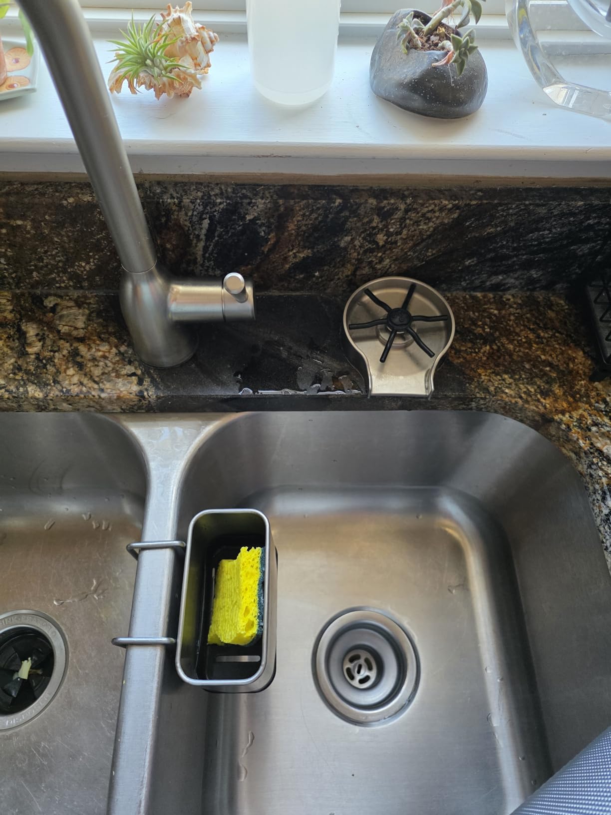 Delta Faucet Glass Rinser for Kitchen Sinks, Kitchen Sink Accessories, Bar Glass Rinser, SpotShield Stainless GR150-SP customer photo 2