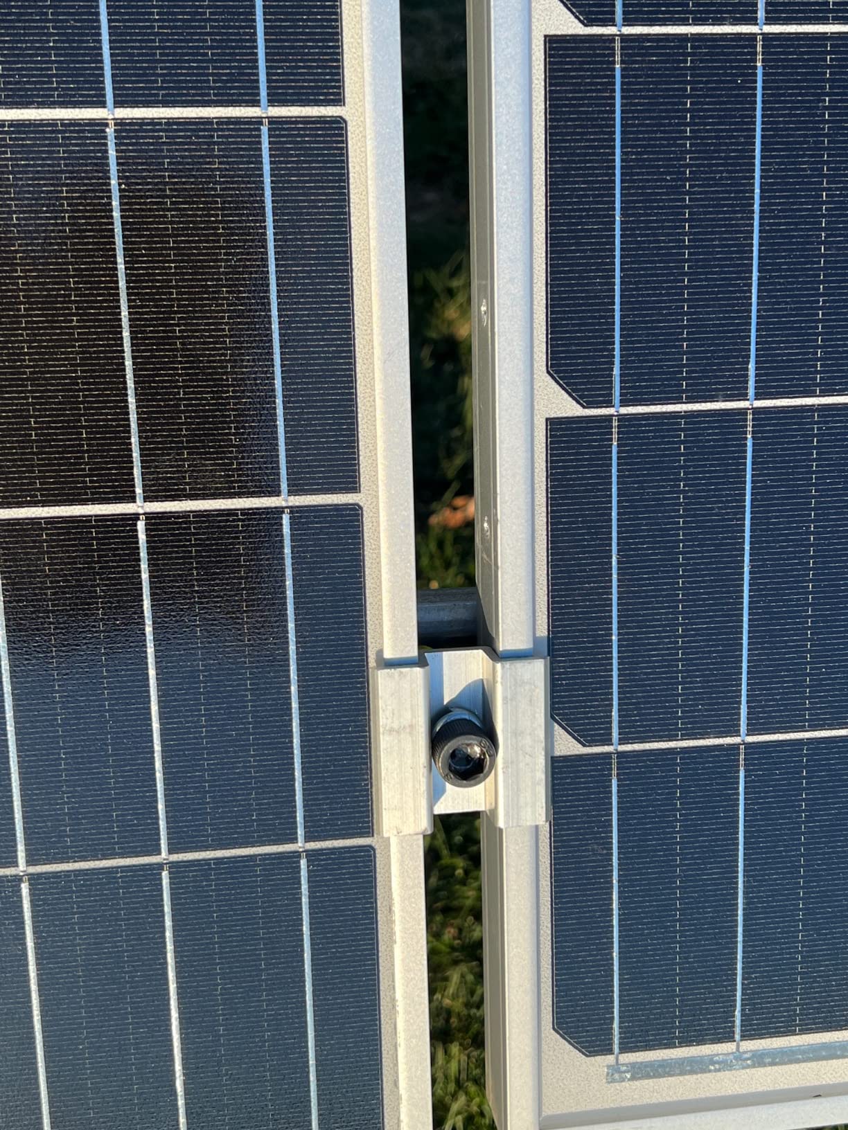 ECO-WORTHY Upgraded Solar Ground Mount Adjustable Multi-Pieces Solar Panel Mounting Brackets Kit System for 4pcs 200W/3pcs 300W/2pcs 400W Solar Panels for Ground,Open Space, Cabins and Backyard Sheds customer photo 2