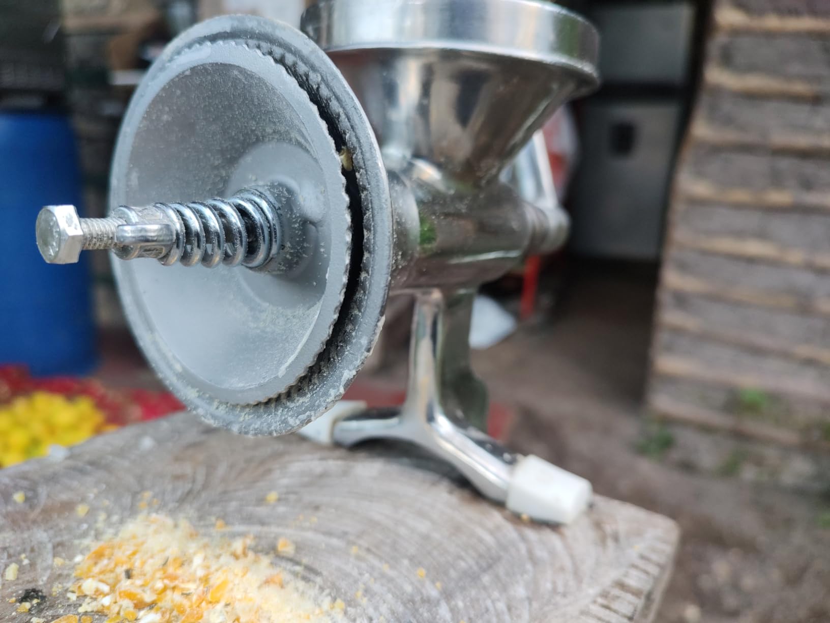 Moongiantgo Hand Grain Mill Manual Coffee Grinder Coarseness Adjustable Stainless Steel Hand Crank Grinding Tool with Table Clamp for Rice Spices Pepper Beans customer photo 1
