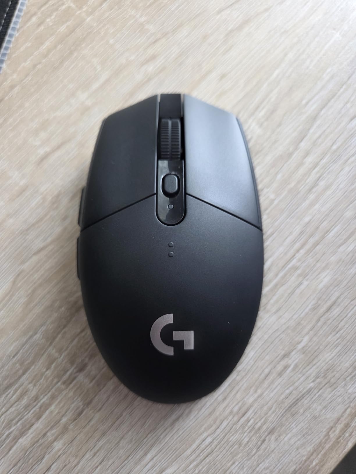 Logitech G305 Lightspeed Wireless Gaming Mouse - Blue | 12,000 DPI, Lightweight, 6 Programmable Buttons, 250h Battery, On-Board Memory, Compatible with PC and Mac customer photo 1