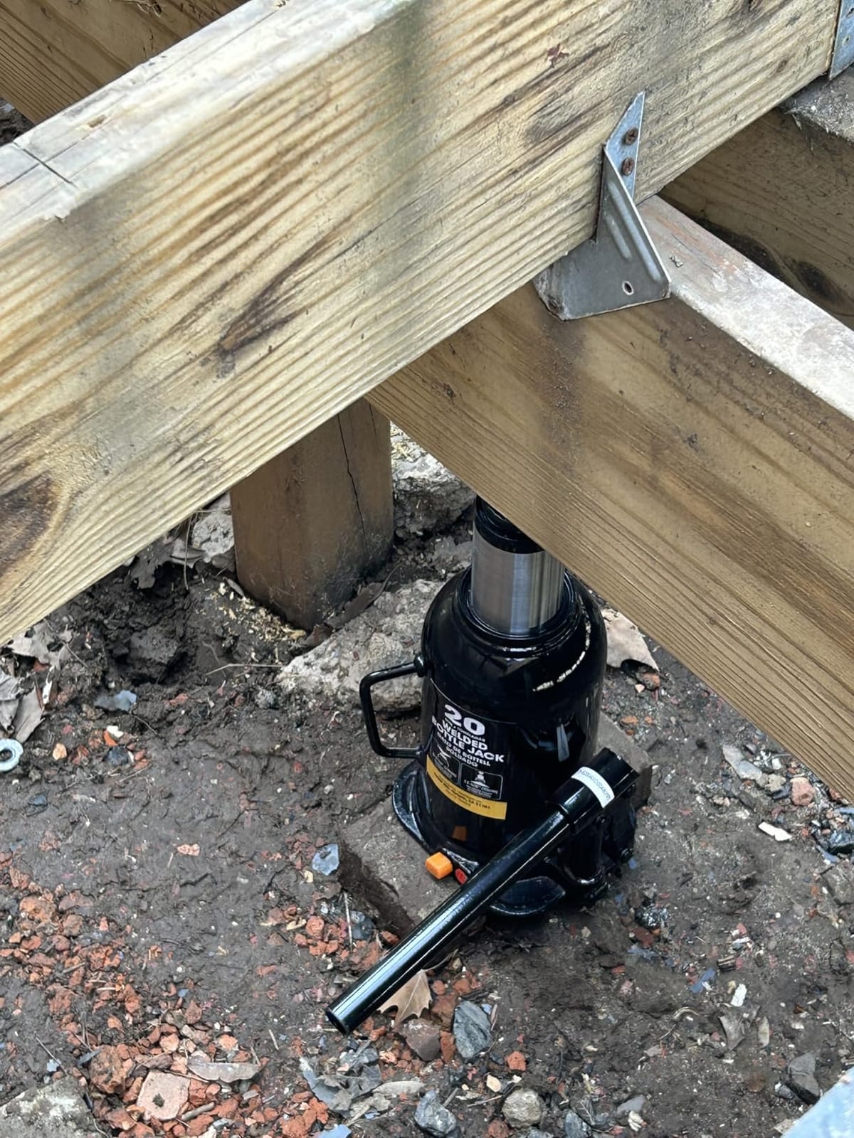 Torin 20 Ton (40,000 LBs) Capacity Hydraulic Welded Heavy Duty Bottle Jack, AT92003BB, Black customer photo 1