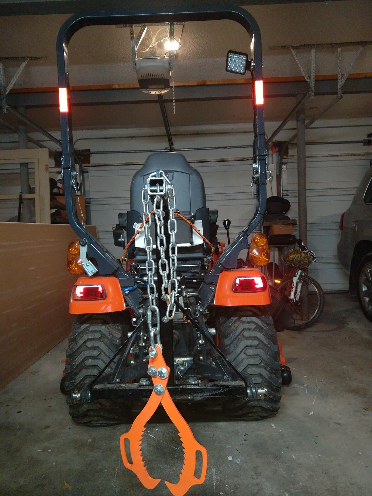Timber Tuff TMW-81 Heavy Duty Steel 3 Point Log Skidding Arm for Category 1 Lawn Tractors with 4 Feet of Chain and Category 1 Mounting Hitch, Black customer photo 1