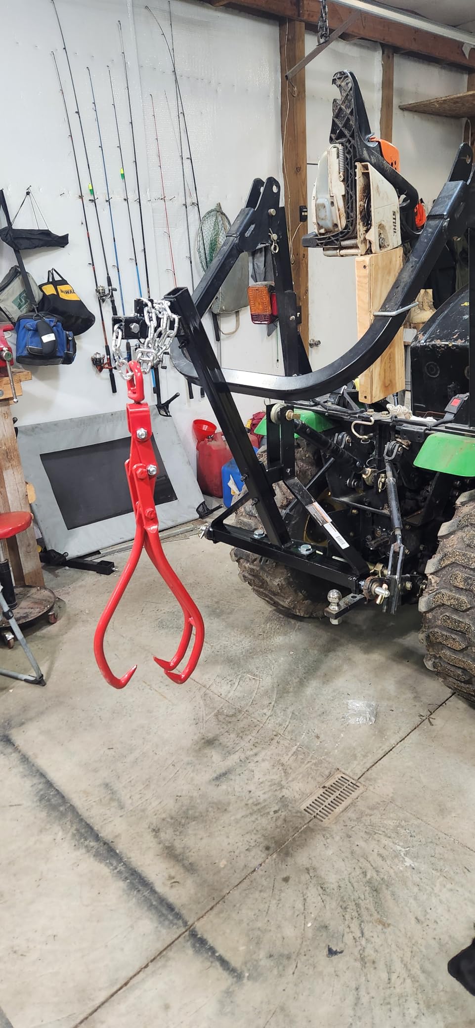 Timber Tuff TMW-81 Heavy Duty Steel 3 Point Log Skidding Arm for Category 1 Lawn Tractors with 4 Feet of Chain and Category 1 Mounting Hitch, Black customer photo 2