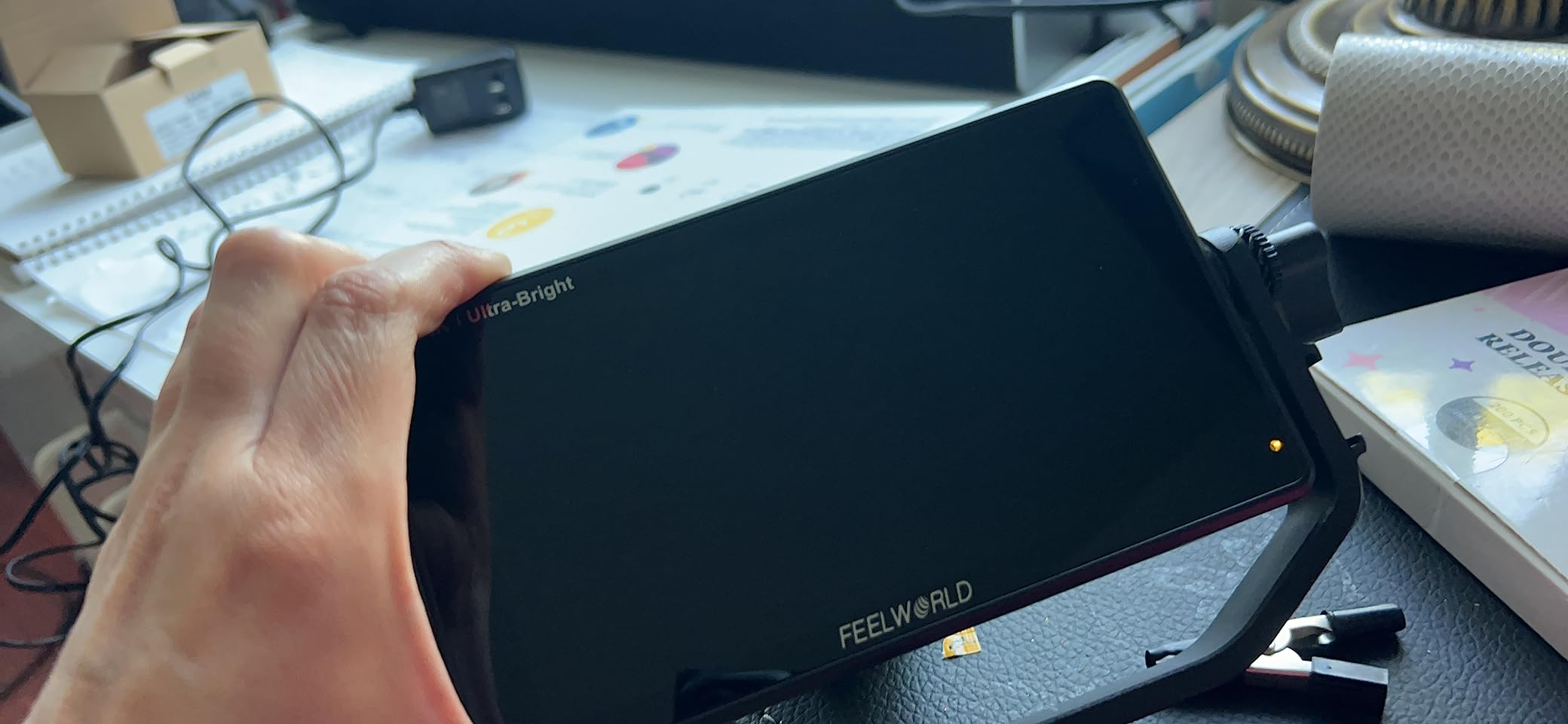 EELWORLD LUT6 6 Inch 2600nit Ultra Bright Touch Field DSLR Camera Monitor with 3D LUT, HDR Waveform customer photo 2