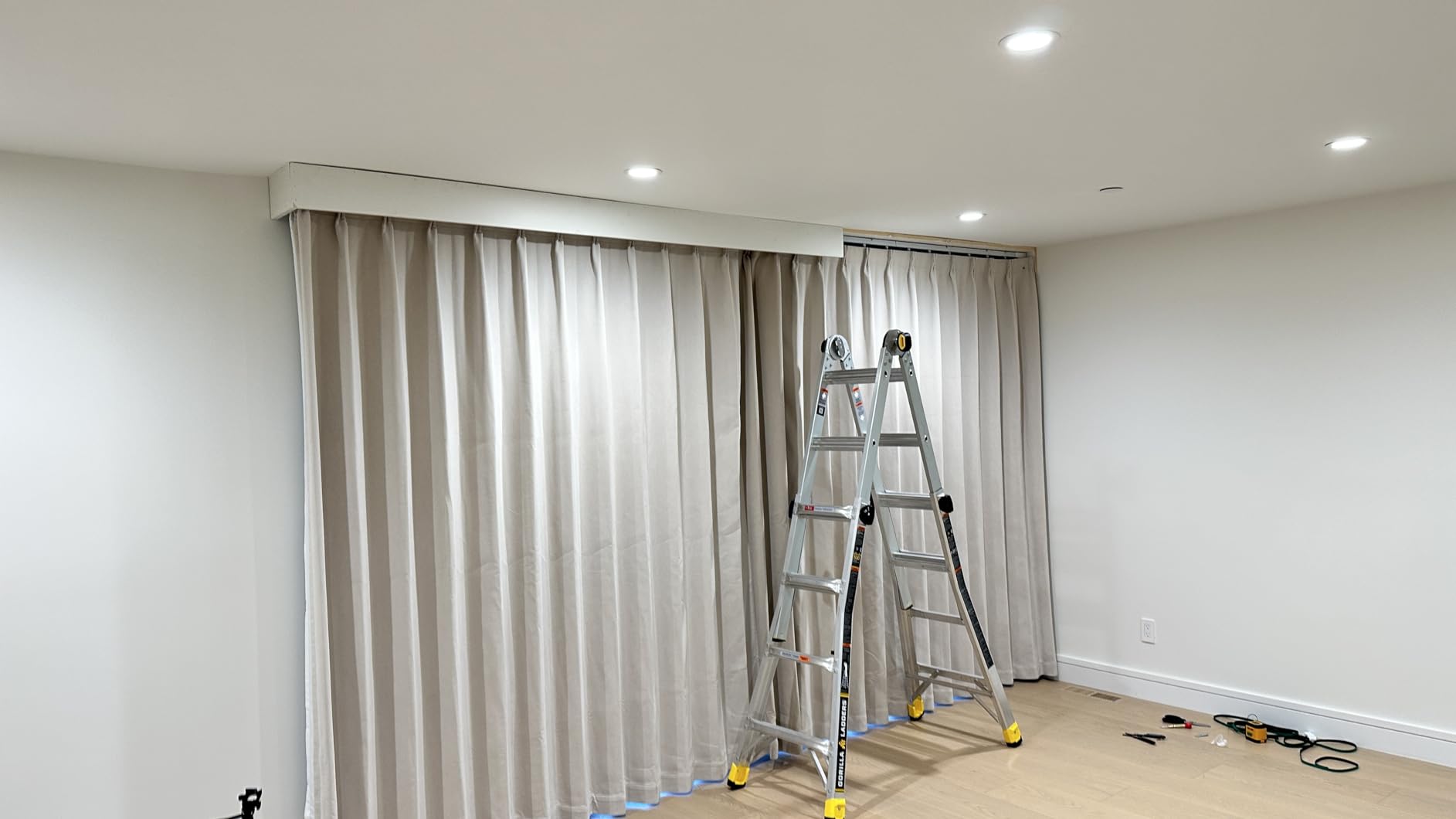 Quoya QL600 Motorized Smart Electric Curtain Track with Remote - Hidden Brackets, Automatic Curtain Opener, Compatible with Alexa, Google Home & Siri - up to 9.8 ft / 118 in customer photo 1