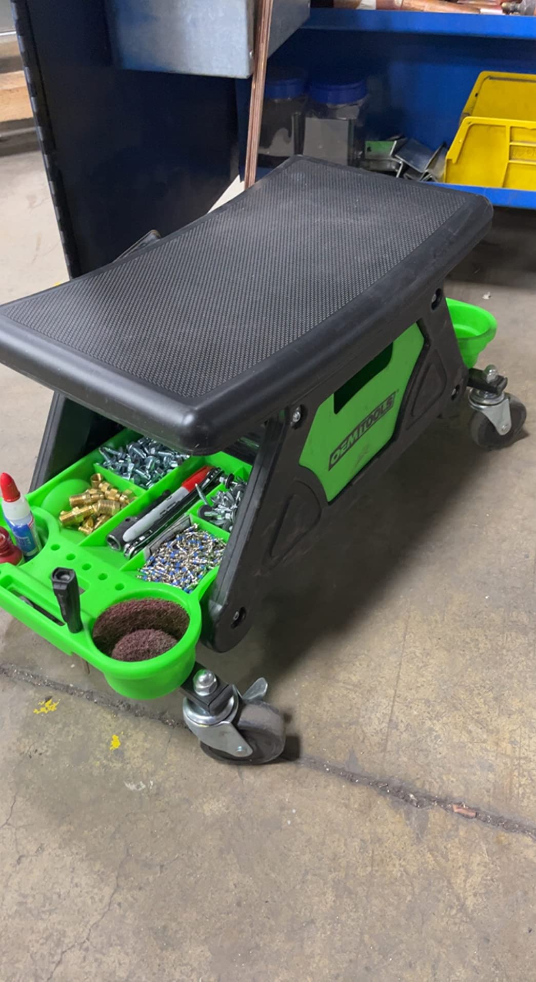 OEMTOOLS 24986 Heavy-Duty Rolling Workbench and Creeper Seat, Mechanics Stool with Wheels, 300 LB Capacity customer photo 1