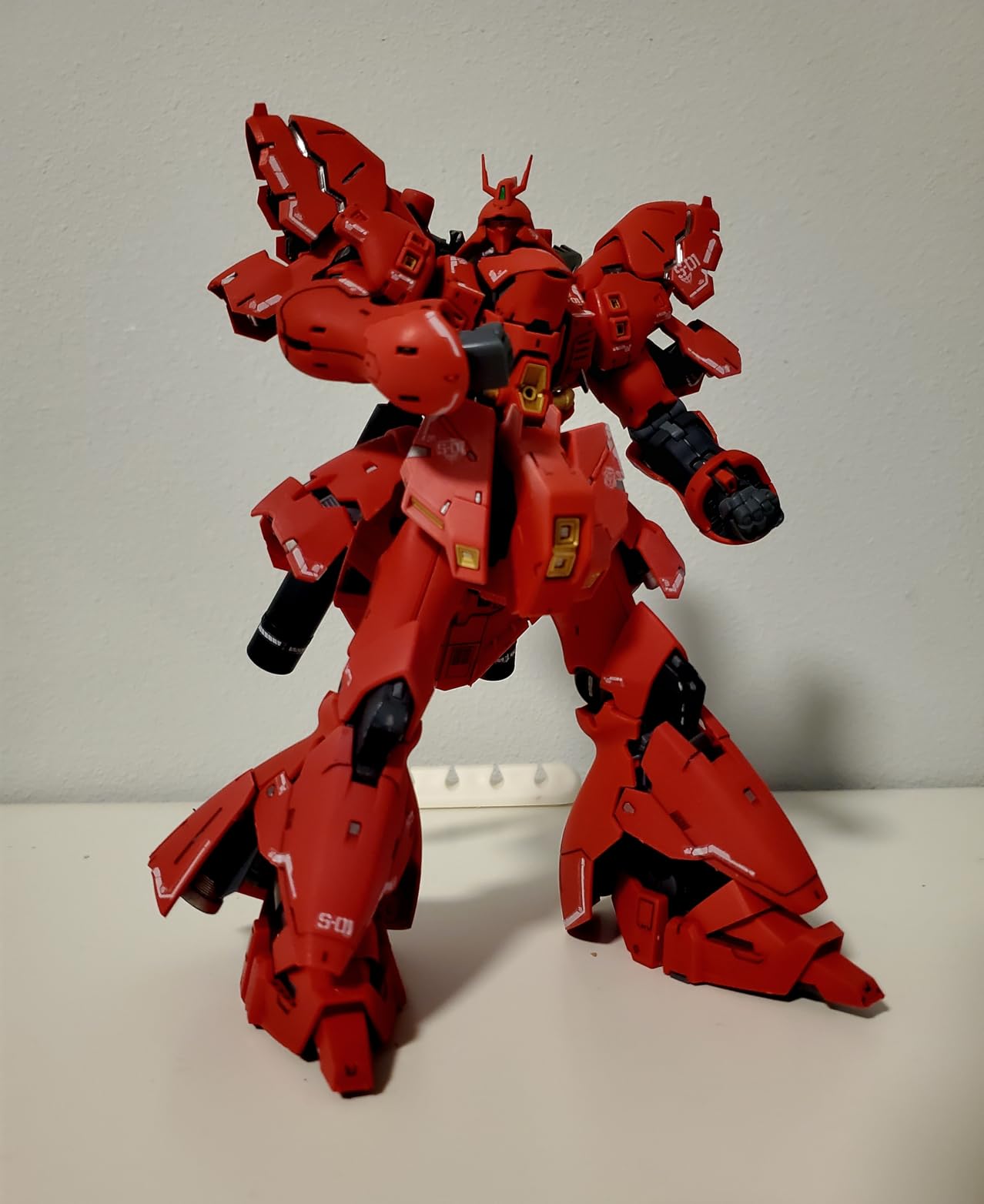 BANDAI NAMCO Entertainment Mobile Suit Gundam Char's Counterattack RG 1/144 Sazabi Plastic Model Kit customer photo 2