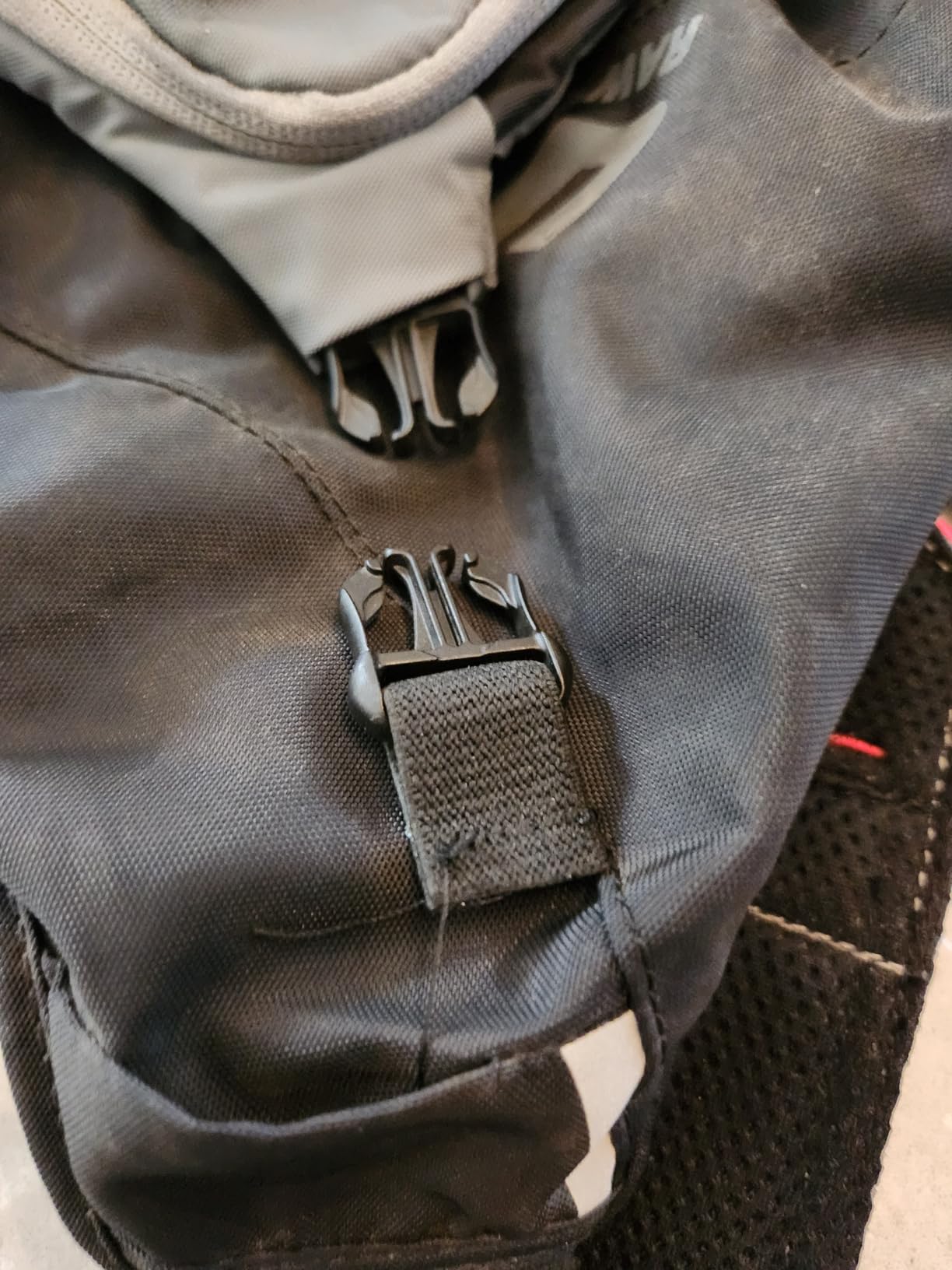 USWE Outlander Hydration Pack with Water Bladder - Cycling, MTB, Trail Running customer photo 2