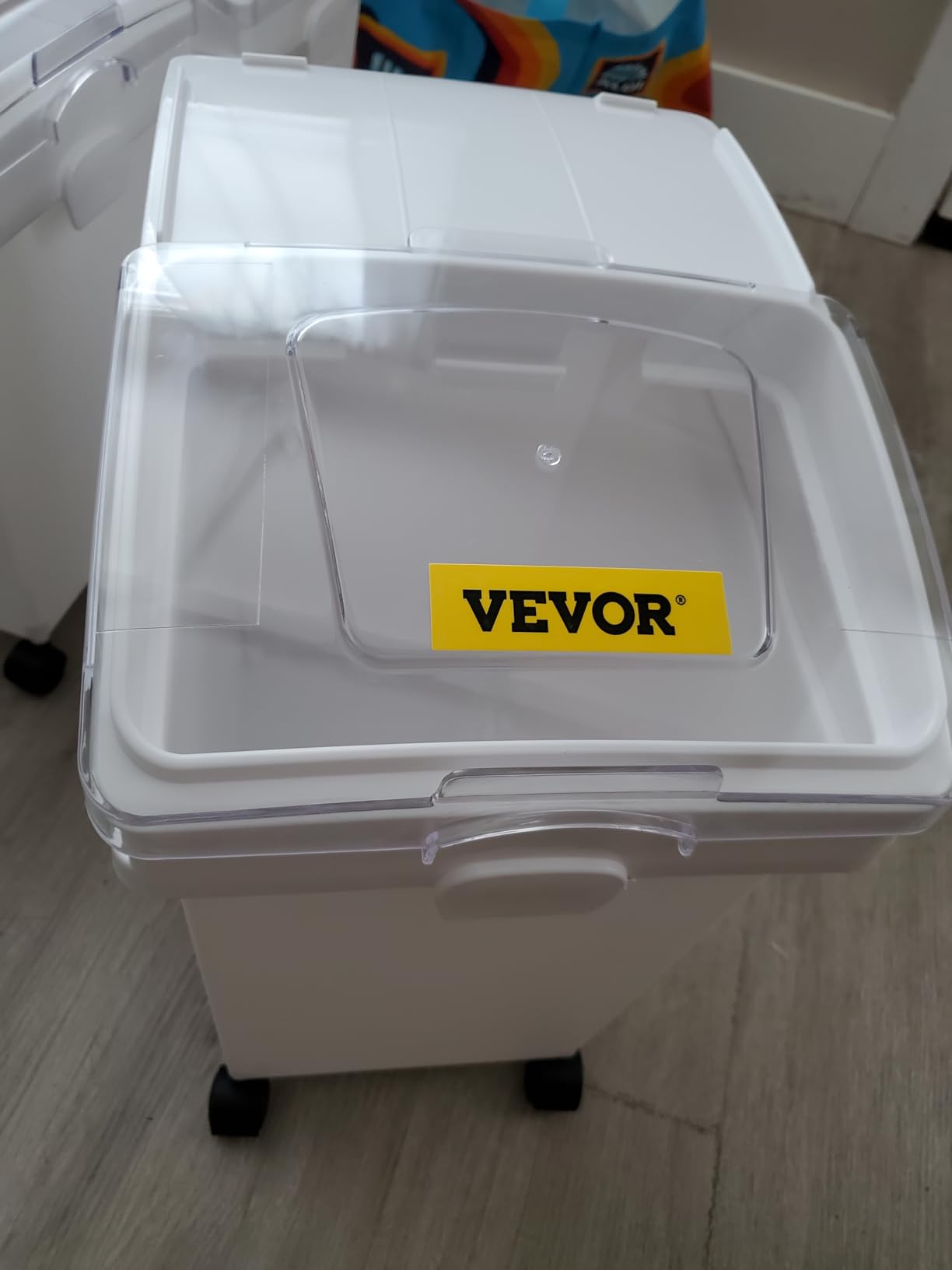 VEVOR Ingredient Storage Bin, 11.4 Gallon Capacity Shelf Ingredient Bin, 280 Cup Flour Bins on Wheels Commercial Prosave Shelf-storage Ingredient Bin with Lid and Scoop Rice Bin for Kitchen White customer photo 1