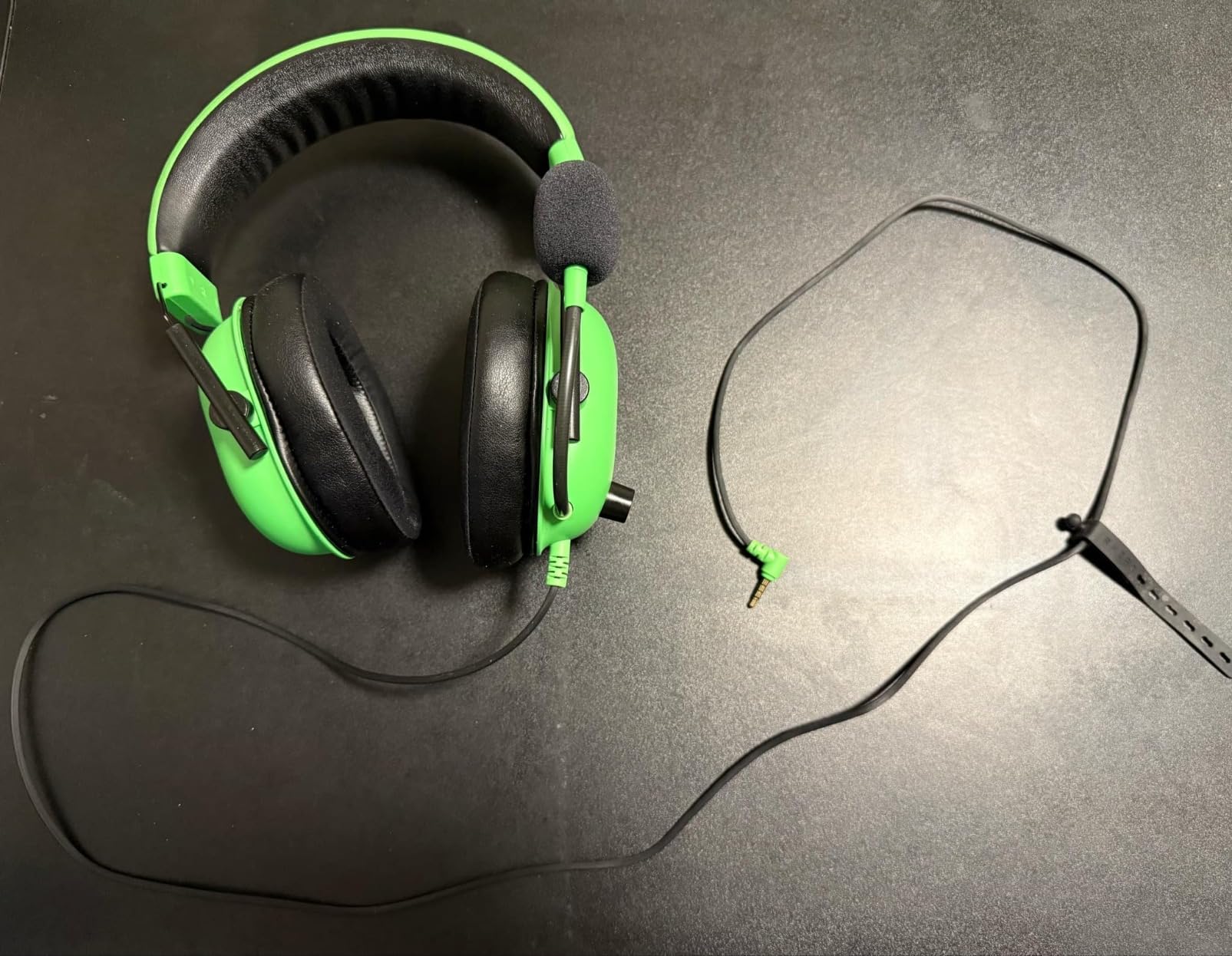 Razer BlackShark V2 X Gaming Headset for PC, 3.5mm Audio Jack, White | 50mm Drivers, Cardioid Mic, Memory Foam Cushion, Lightweight-Comfortable, Noise Isolating Earcups, For Mac, PS4, PS5, Switch customer photo 2