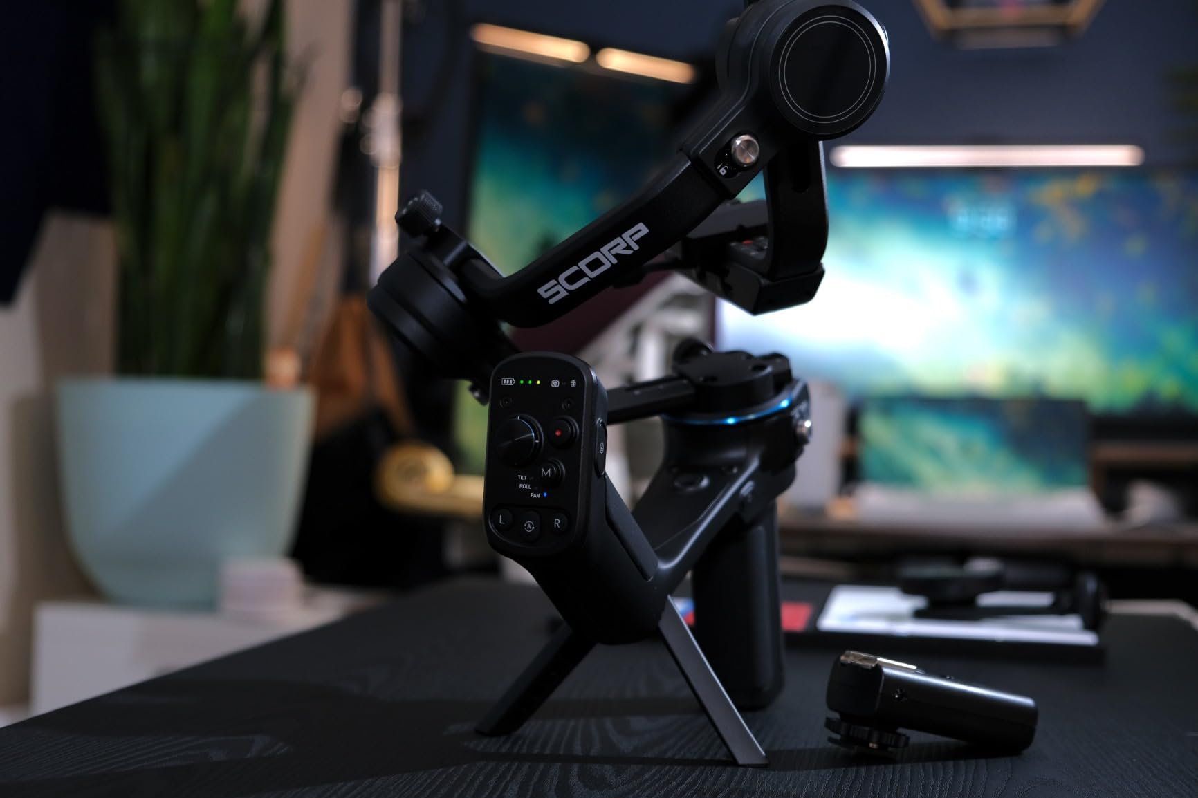 FeiyuTech SCORP-C2 Camera Gimbal Stabilizer with AI Tracking, 7.72lb Payload | Gesture Control, Quick Landscape/Portrait Switch, Integrated Underslung Handle, For DSLR & Mirrorless Sony A7IV Canon R5 Nikon customer photo 1