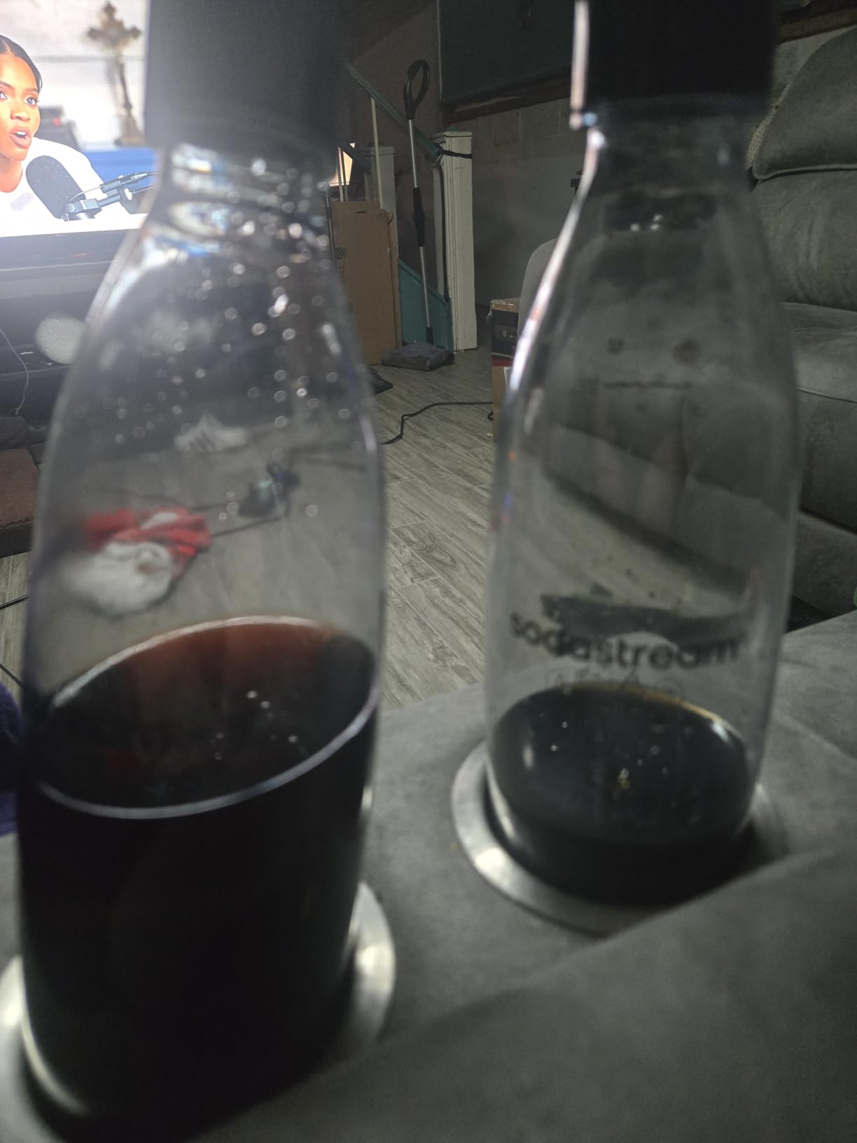 SodaStream ART Sparkling Water Maker, Value Bundle, Soda Maker, Includes 2 Quick Connect 60L CO2 Cylinders, 2 Dishwasher Safe BPA Free Bottles, 2 bubly Flavor Drops, Make your own Pepsi, Black customer photo 1